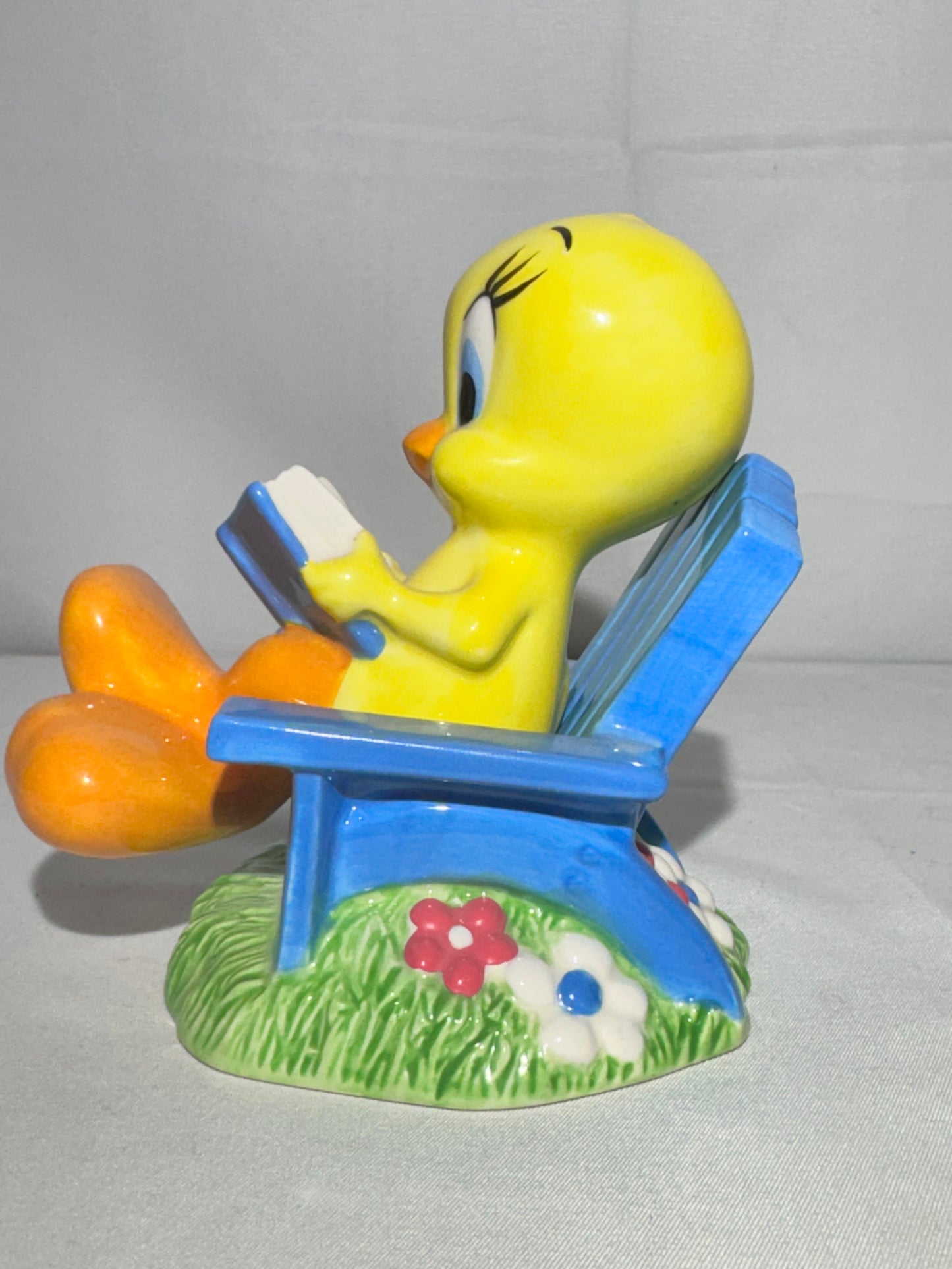 Tweety and lawn chair - Salt and Pepper - Looney Tunes- Warner Brothers