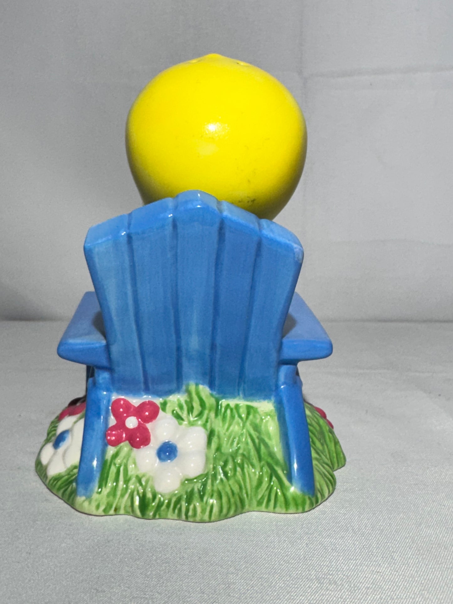 Tweety and lawn chair - Salt and Pepper - Looney Tunes- Warner Brothers