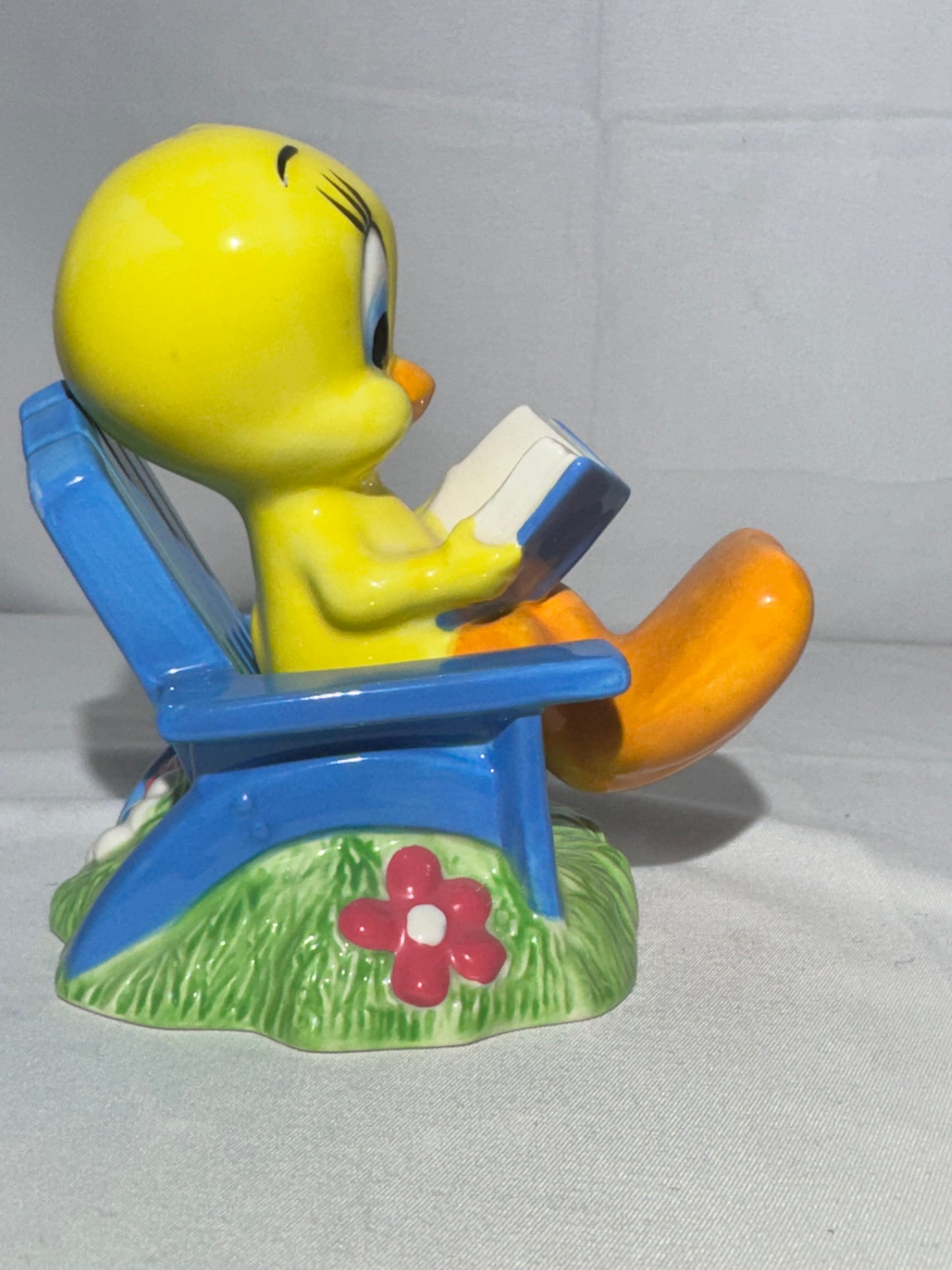 Tweety and lawn chair - Salt and Pepper - Looney Tunes- Warner Brothers
