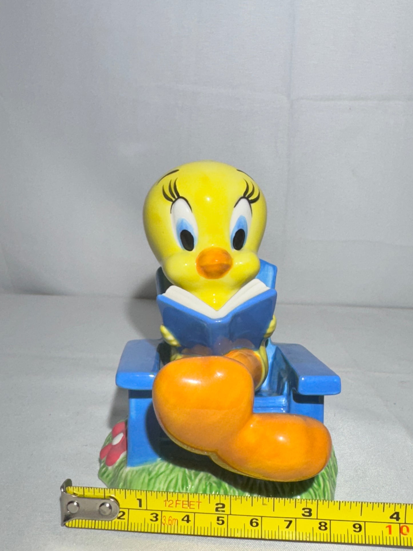 Tweety and lawn chair - Salt and Pepper - Looney Tunes- Warner Brothers