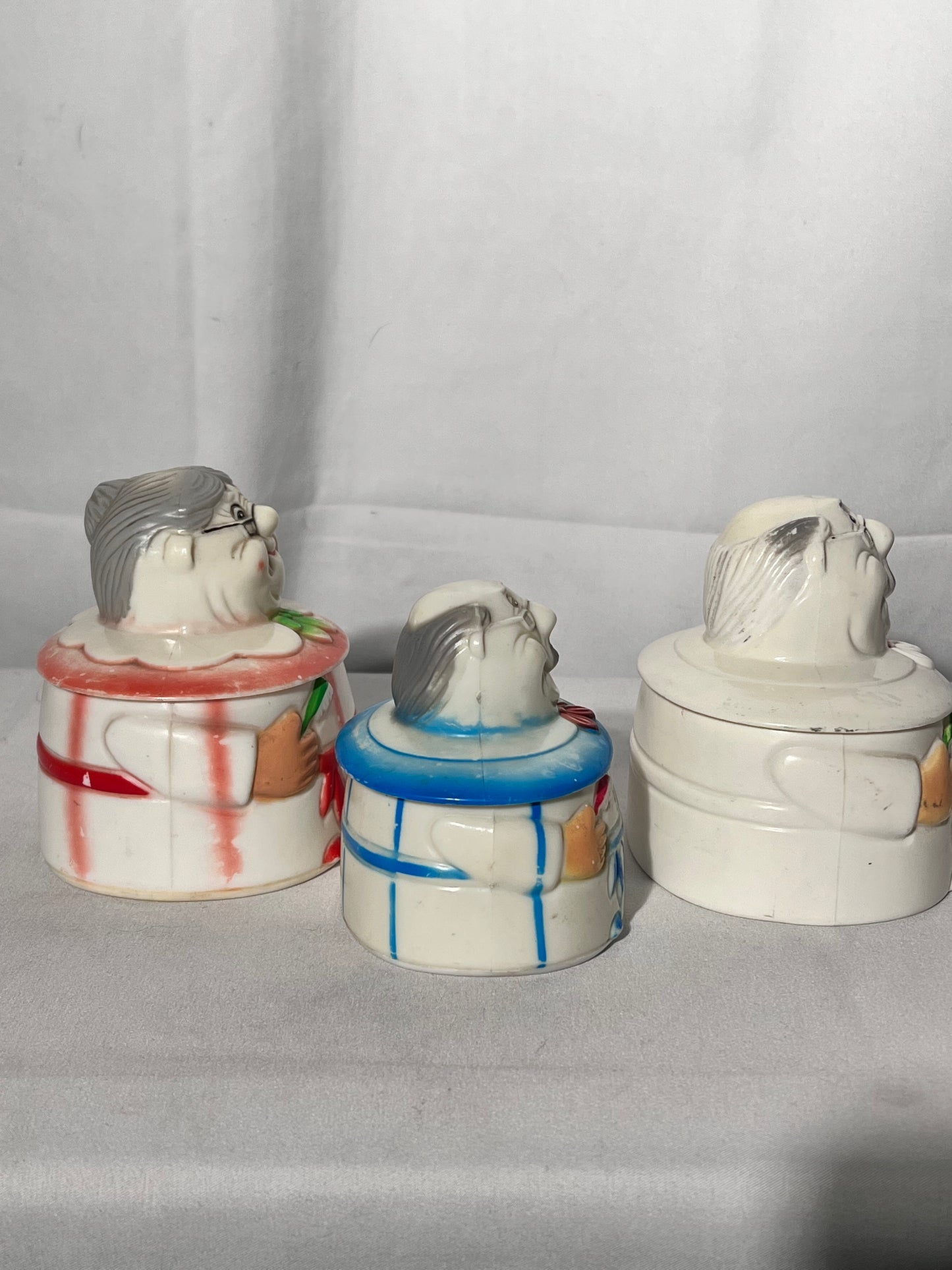 Vintage 1970s-set of 3 chopper hopper - plastic denture holders