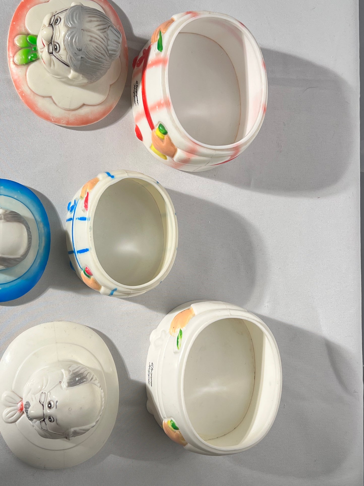 Vintage 1970s-set of 3 chopper hopper - plastic denture holders