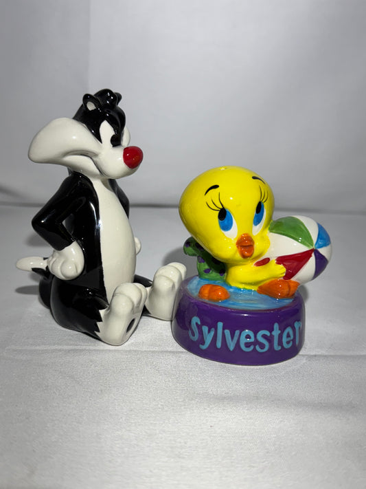 Tweety Bird and Sylvester- salt and pepper- Looney Tunes -Warner Brothers