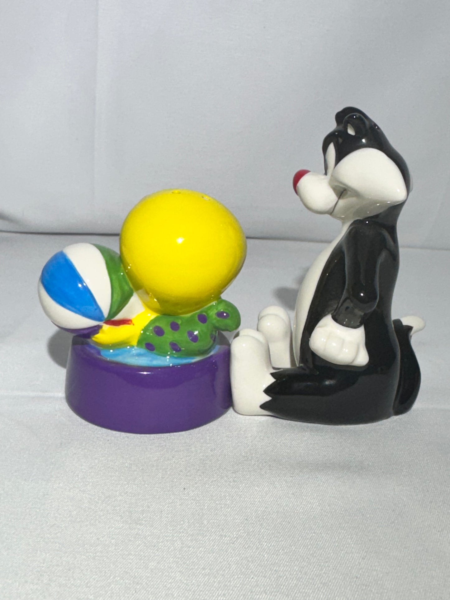 Tweety Bird and Sylvester- salt and pepper- Looney Tunes -Warner Brothers
