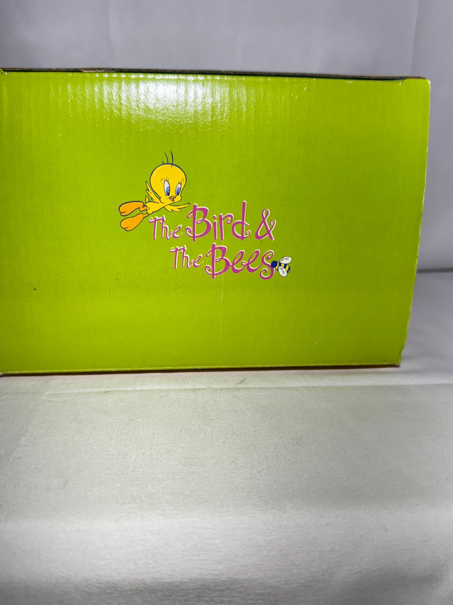 Tweety Bird - Salt and pepper- The Birds & The Bees - Looney Tunes- Warner Brothers