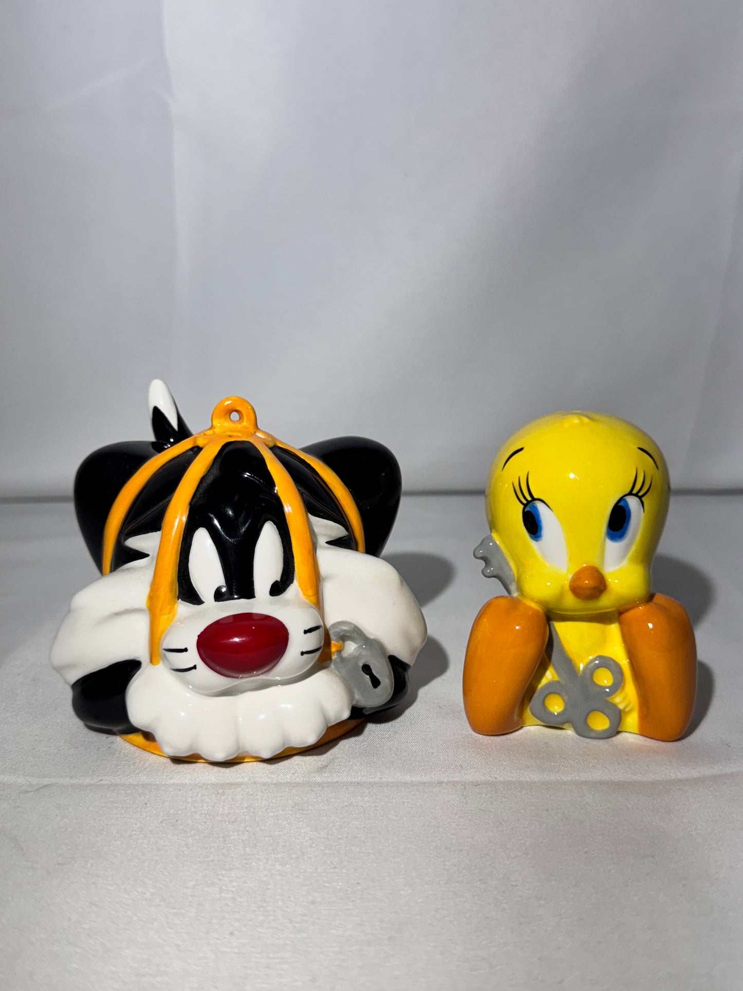 Tweety Bird and Sylvester- salt and pepper- Looney Tunes - Warner Brothers