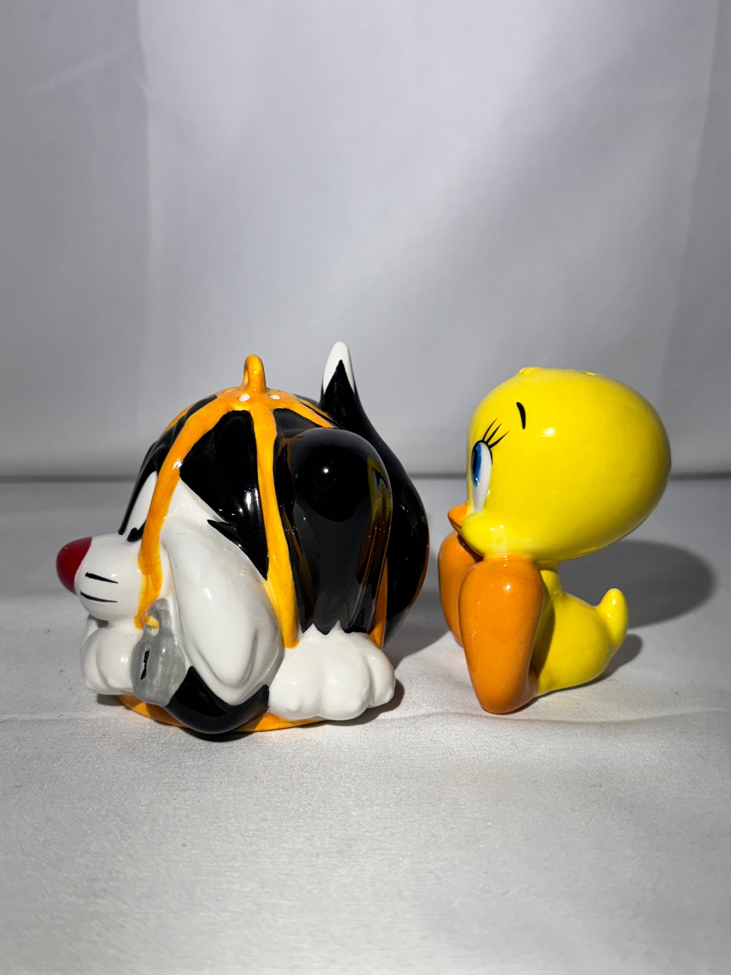 Tweety Bird and Sylvester- salt and pepper- Looney Tunes - Warner Brothers