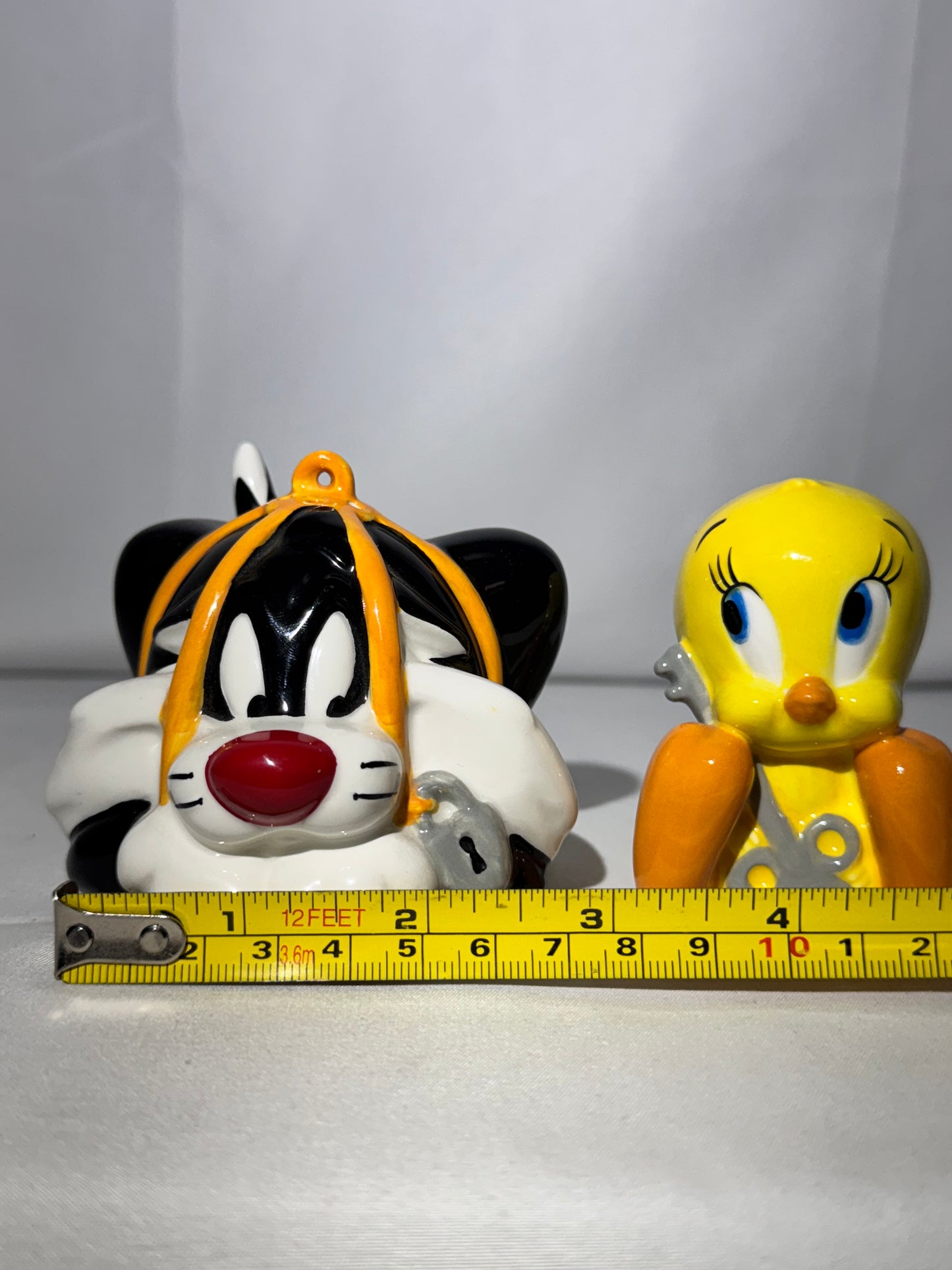 Tweety Bird and Sylvester- salt and pepper- Looney Tunes - Warner Brothers