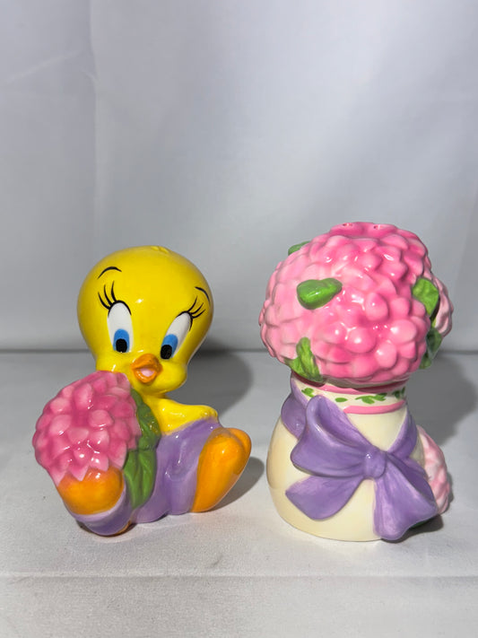 Tweety Birds - Beautiful Garden- Salt & Pepper- Looney Tunes- Warner Brothers