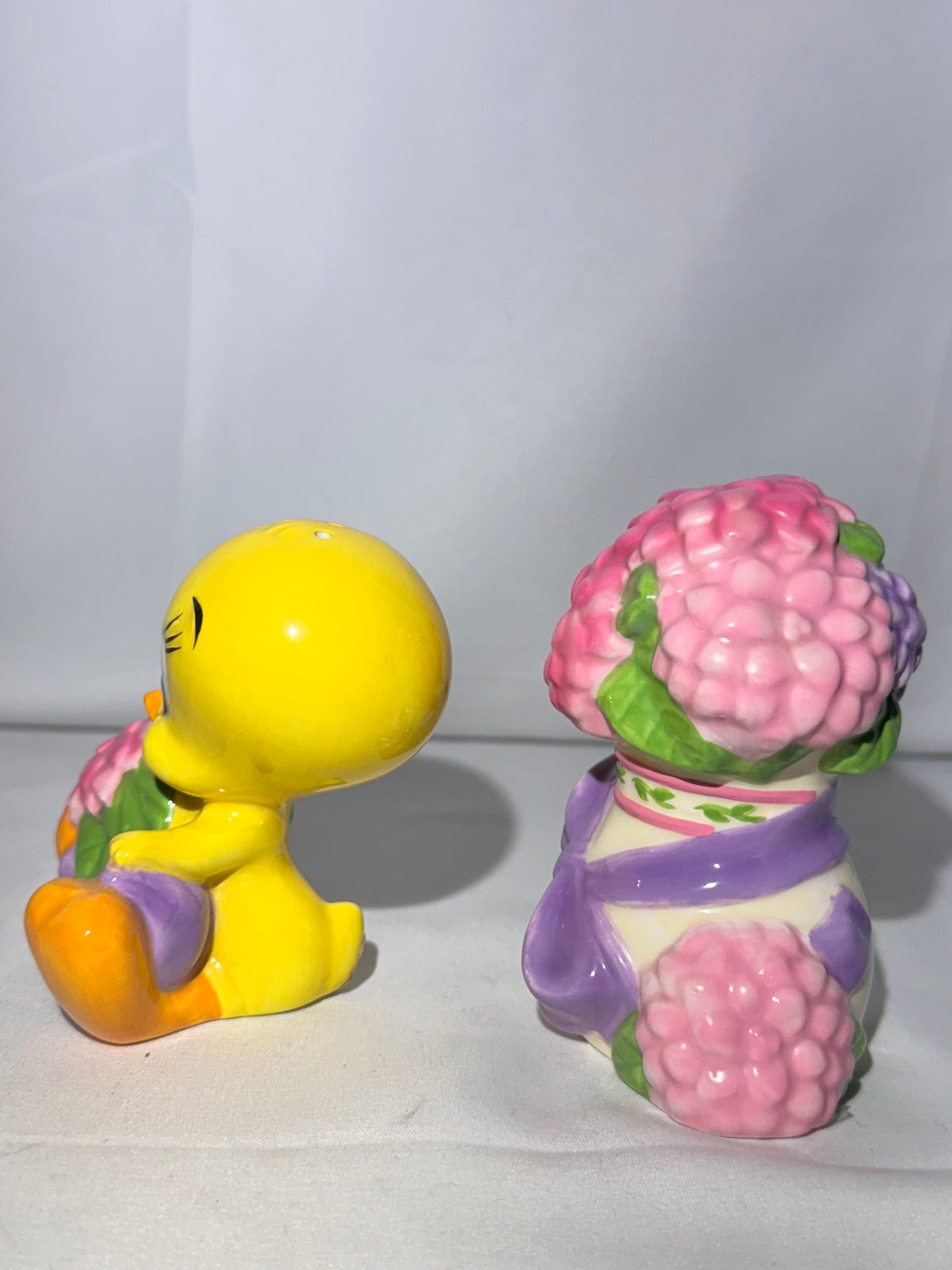 Tweety Birds - Beautiful Garden- Salt & Pepper- Looney Tunes- Warner Brothers
