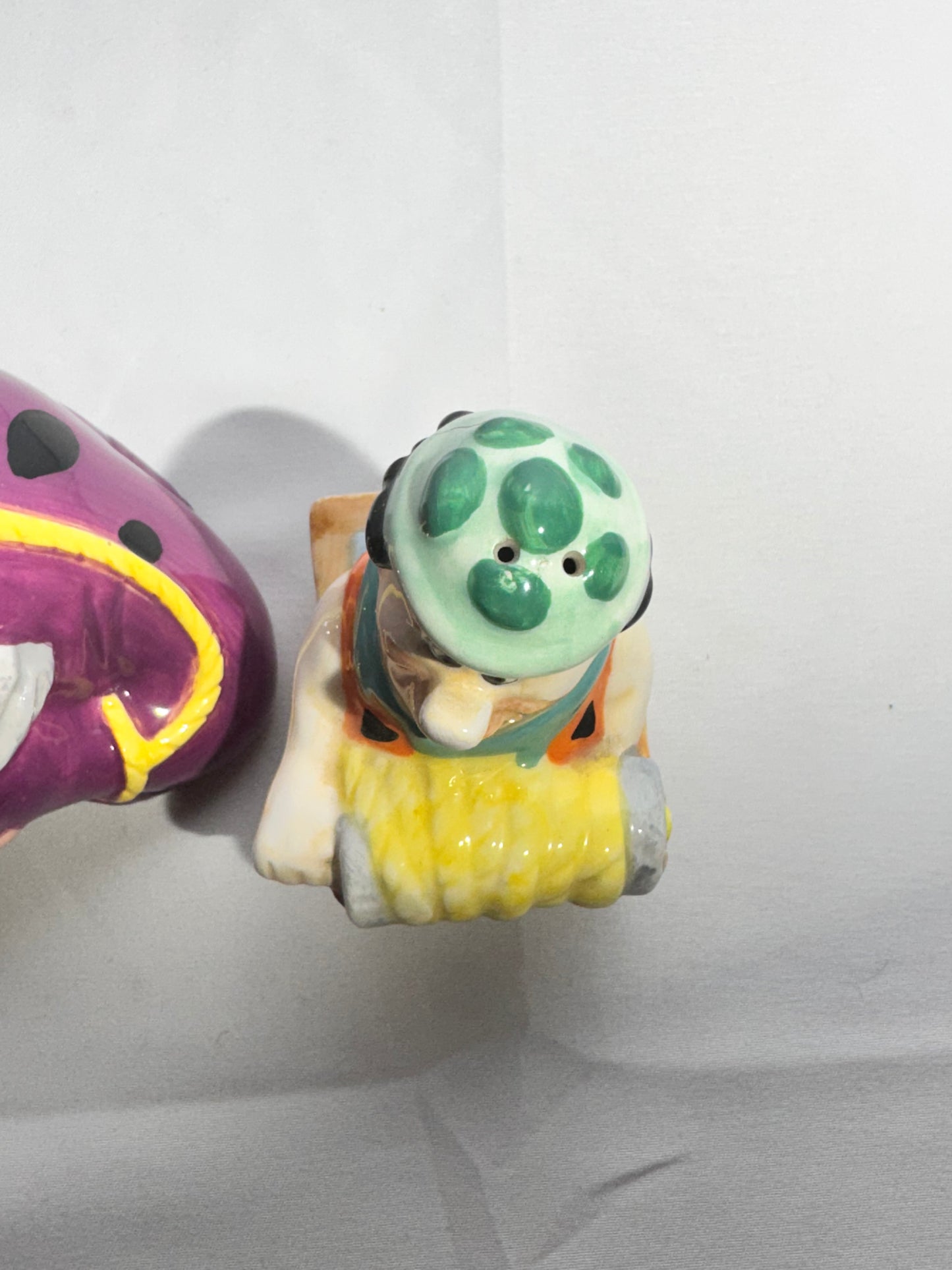 Fred Flintstone and Dino - Salt and pepper shaker- Hanna Barbera- Cartoon