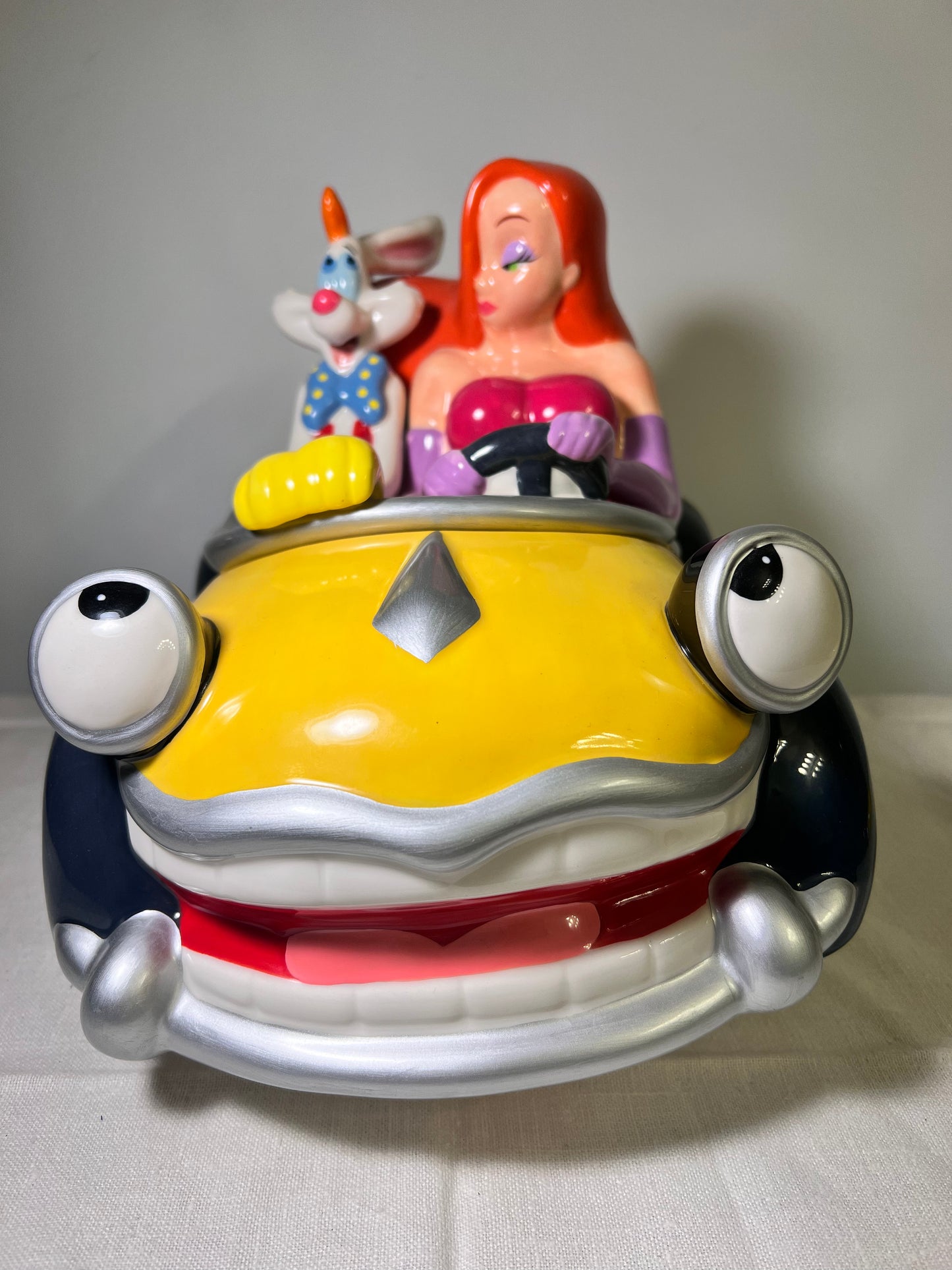 Jessica Rabbit & Rodger Rabbit in Taxi- Cookie Jar-Disney- Limited Edition of 350