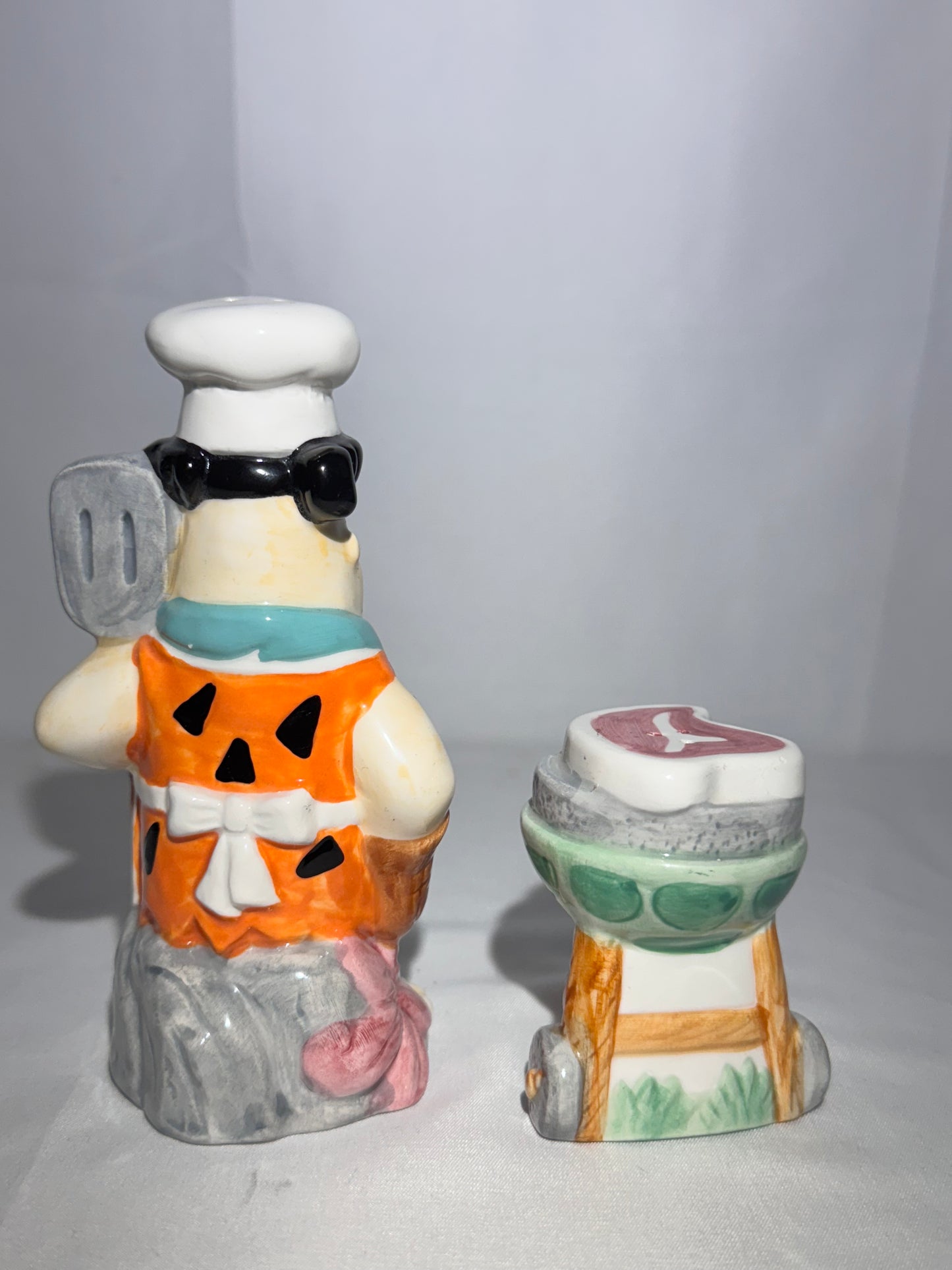 The Flintstones Salt & Pepper Shakers – Fred Flintstone & Grill – Hanna Barbera – Westland Giftware