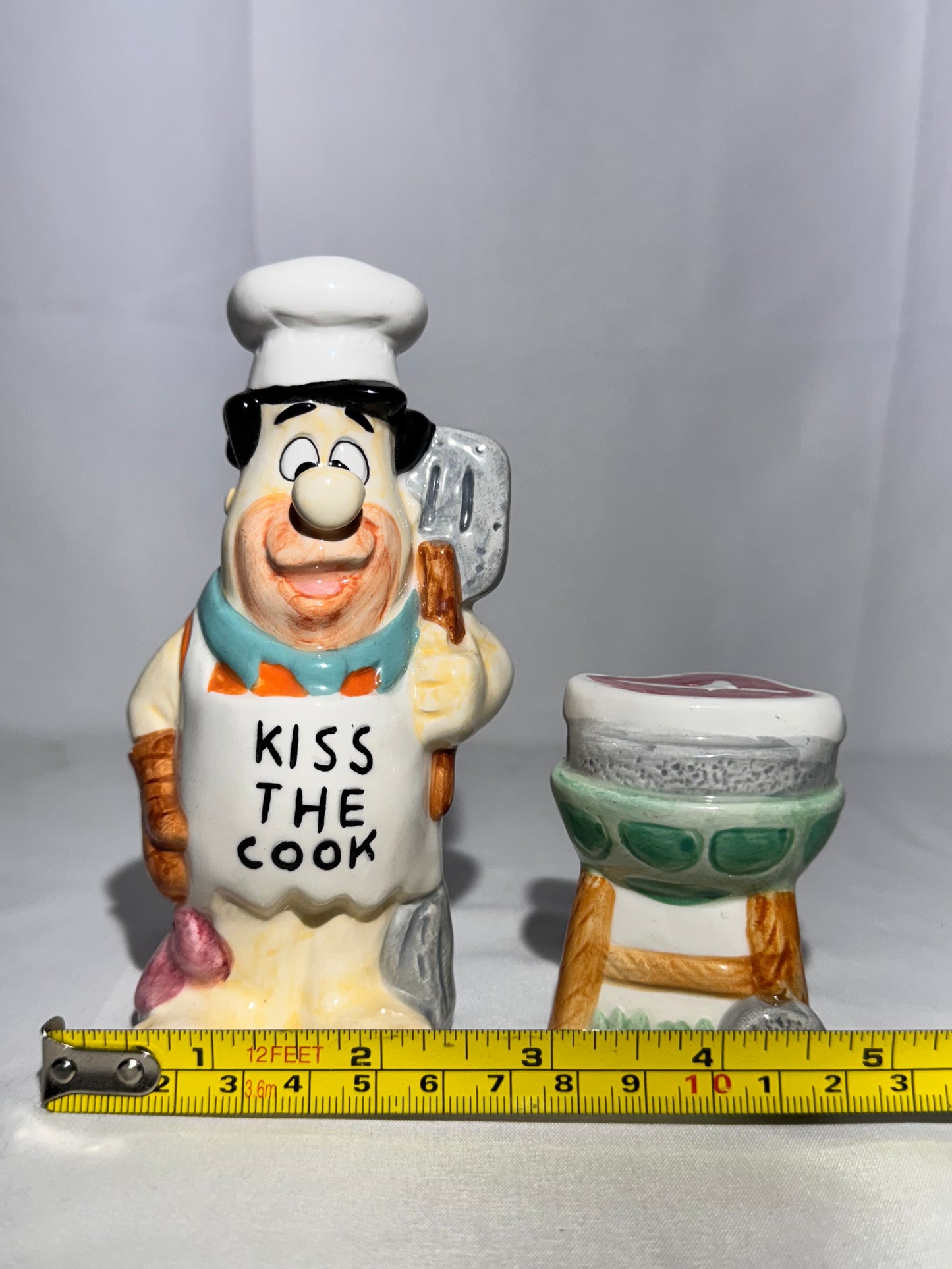 The Flintstones Salt & Pepper Shakers – Fred Flintstone & Grill – Hanna Barbera – Westland Giftware