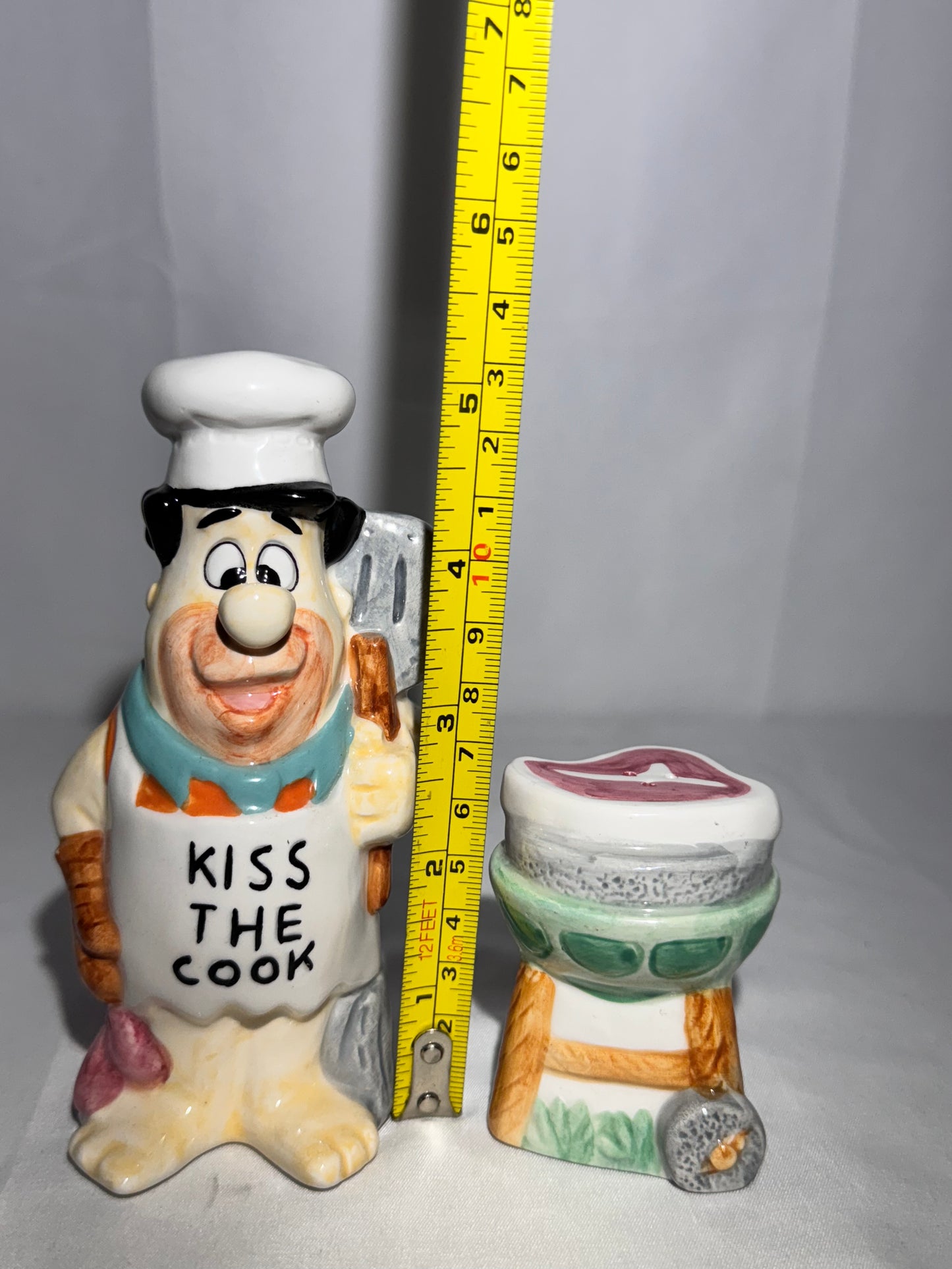 The Flintstones Salt & Pepper Shakers – Fred Flintstone & Grill – Hanna Barbera – Westland Giftware