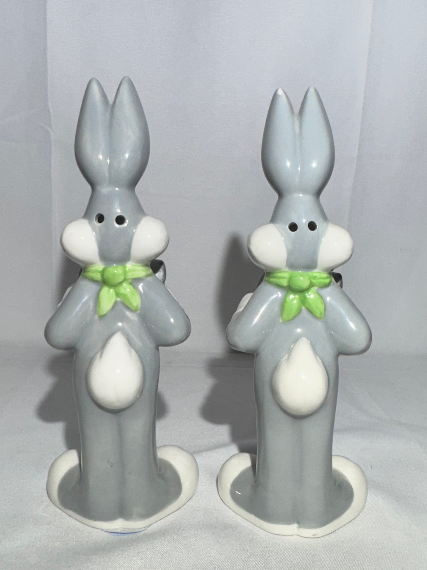 Bugs Bunny Salt & Pepper Shakers – Warner Brothers 1998 -Looney Tunes