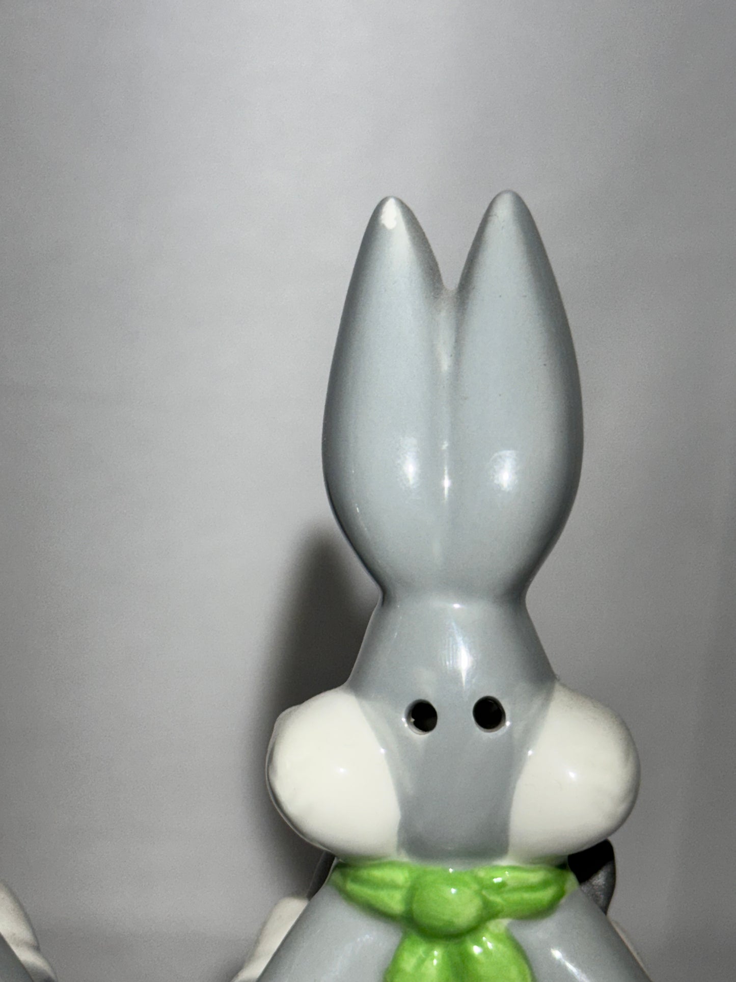 Bugs Bunny Salt & Pepper Shakers – Warner Brothers 1998 -Looney Tunes
