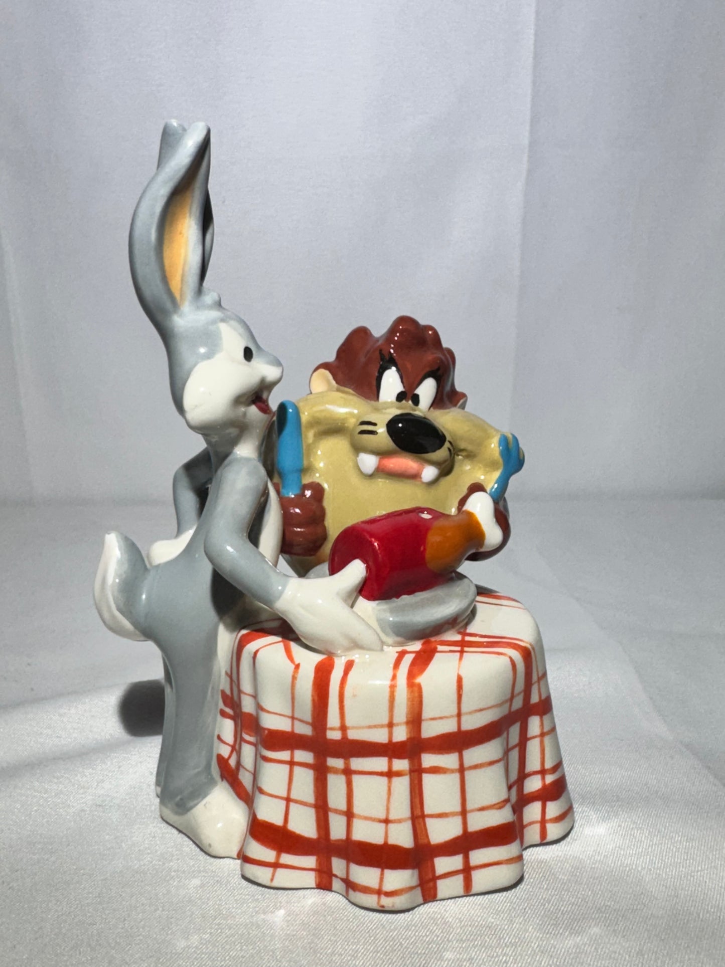 Looney Tunes Bugs Bunny & Taz Salt and Pepper Shakers – Magnetic – Warner Brothers