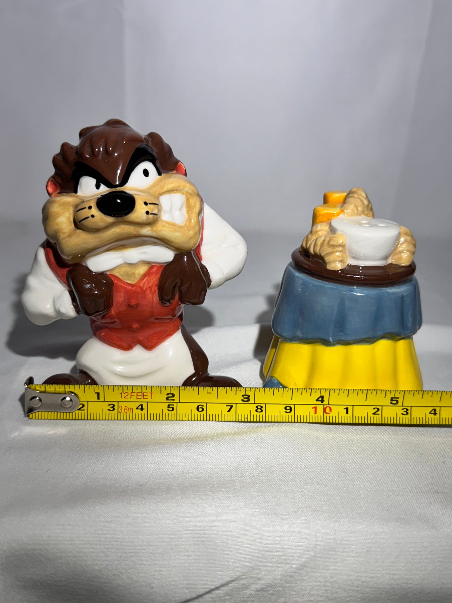 Looney Tunes Taz Salt & Pepper Shakers – Warner Bros. Tropical Diffusion – Vintage Collectible
