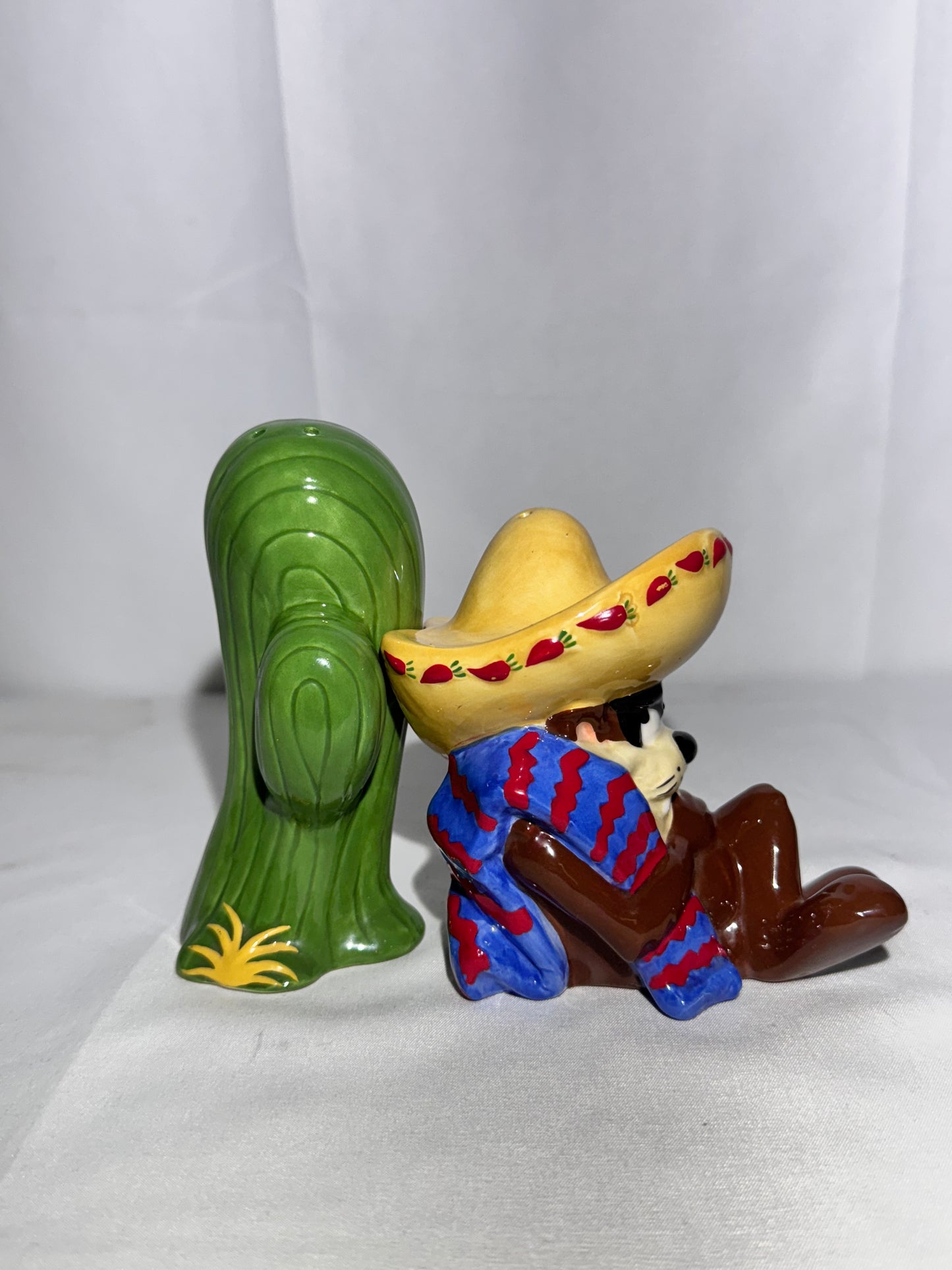 Taz Salt & Pepper Shaker – 1997 Warner Brothers- Looney Tunes