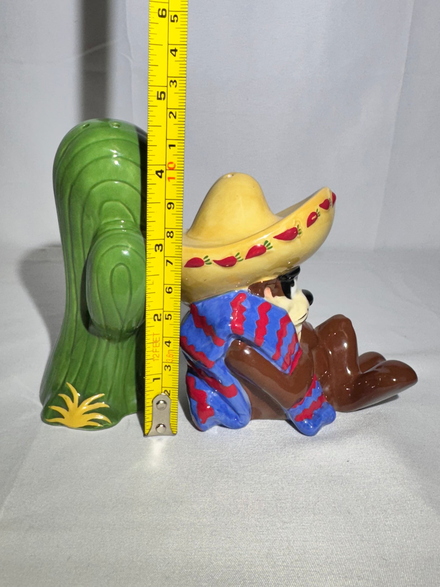 Taz Salt & Pepper Shaker – 1997 Warner Brothers- Looney Tunes