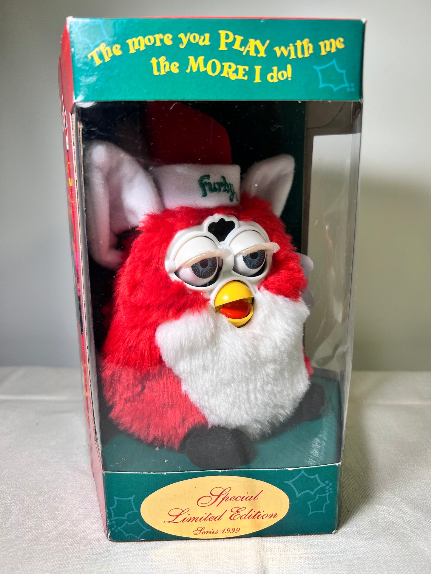 Furby -Tiger electronics- Special Edition- Red Holiday Santa Hat with Blue eyes-1999- Hasboro