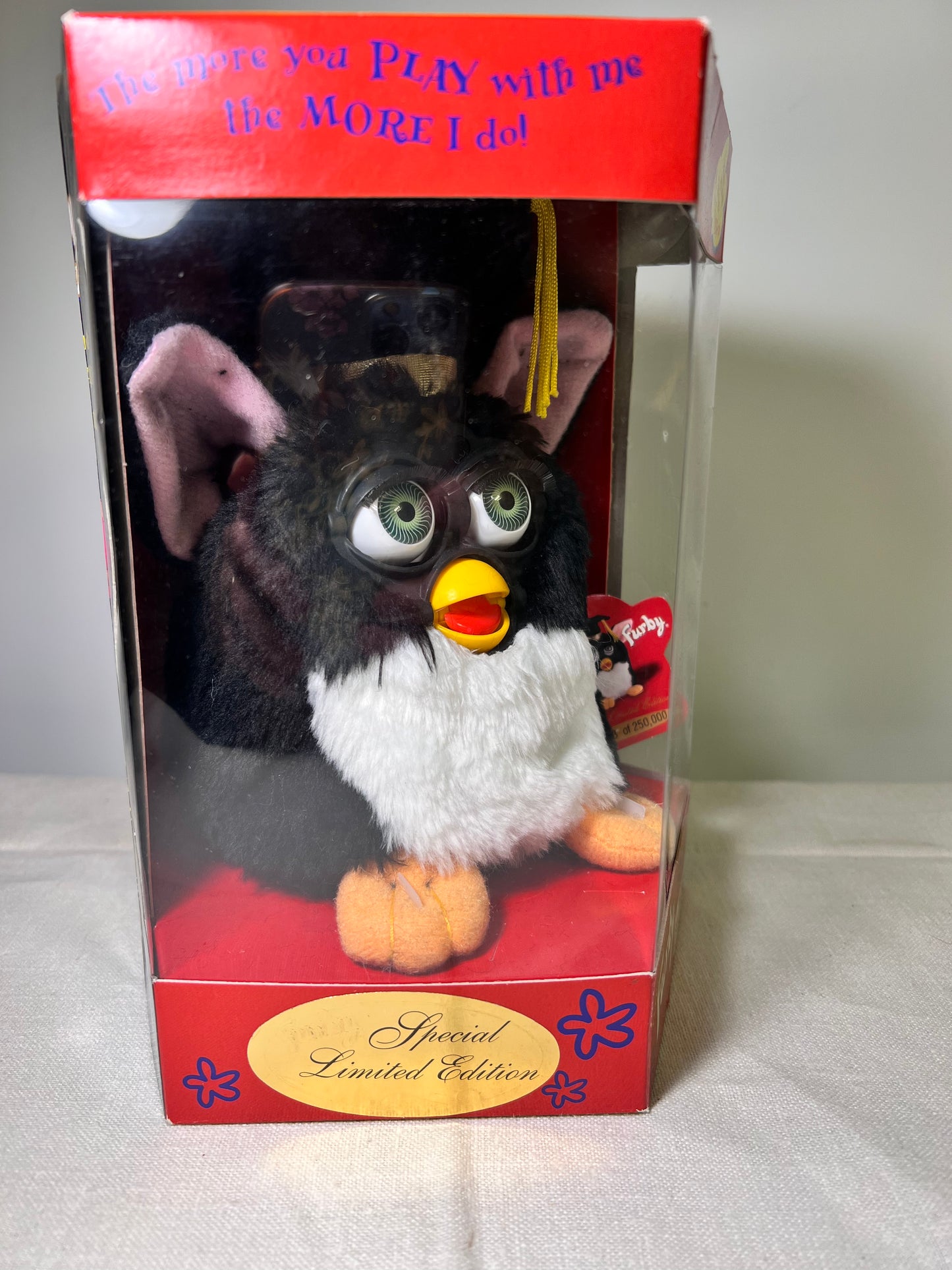 Furby- Tiger Electronics-Graduation - Black with green eyes- special edition-1999