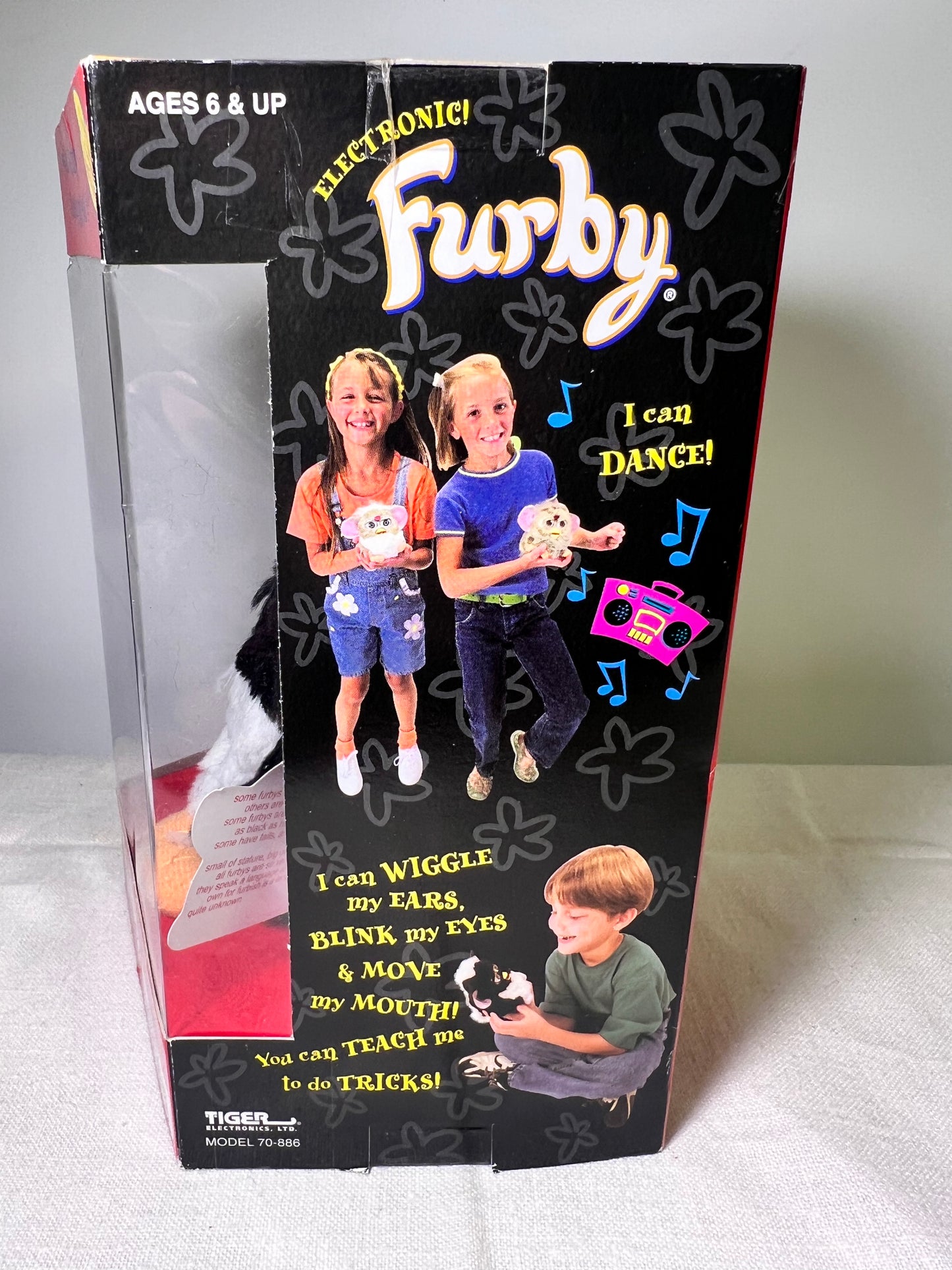 Furby- Tiger Electronics-Graduation - Black with green eyes- special edition-1999