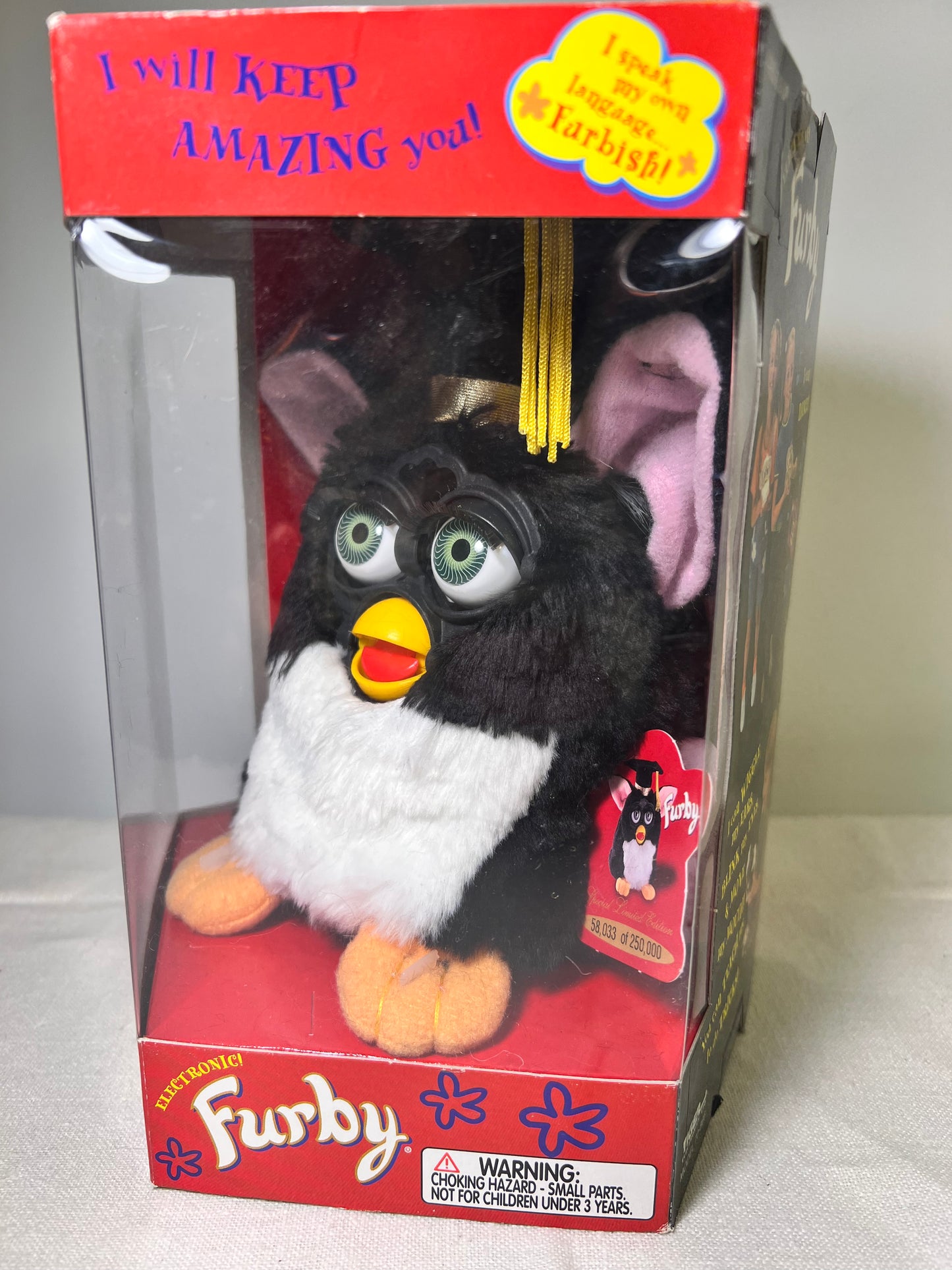 Furby- Tiger Electronics-Graduation - Black with green eyes- special edition-1999