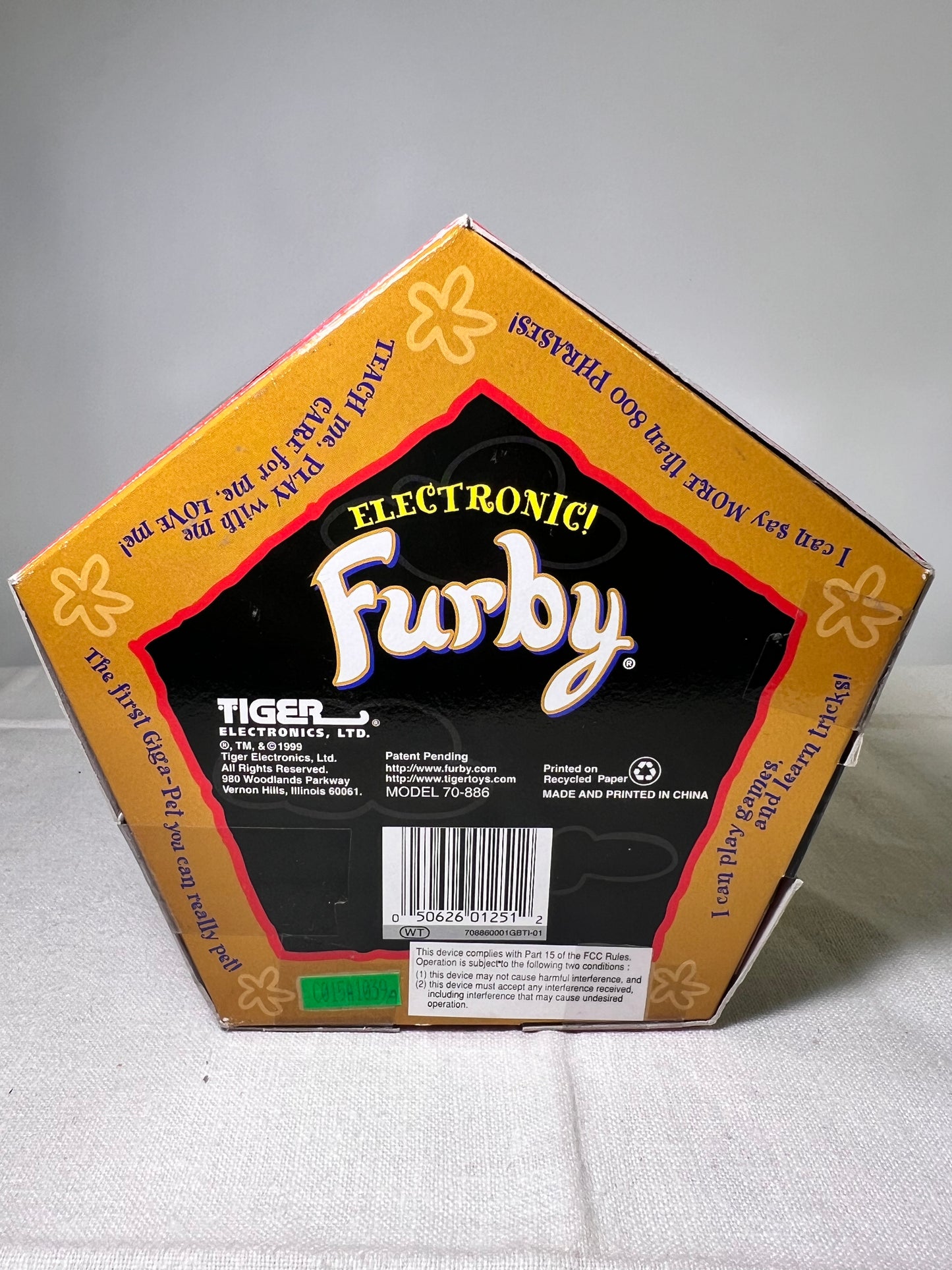 Furby- Tiger Electronics-Graduation - Black with green eyes- special edition-1999