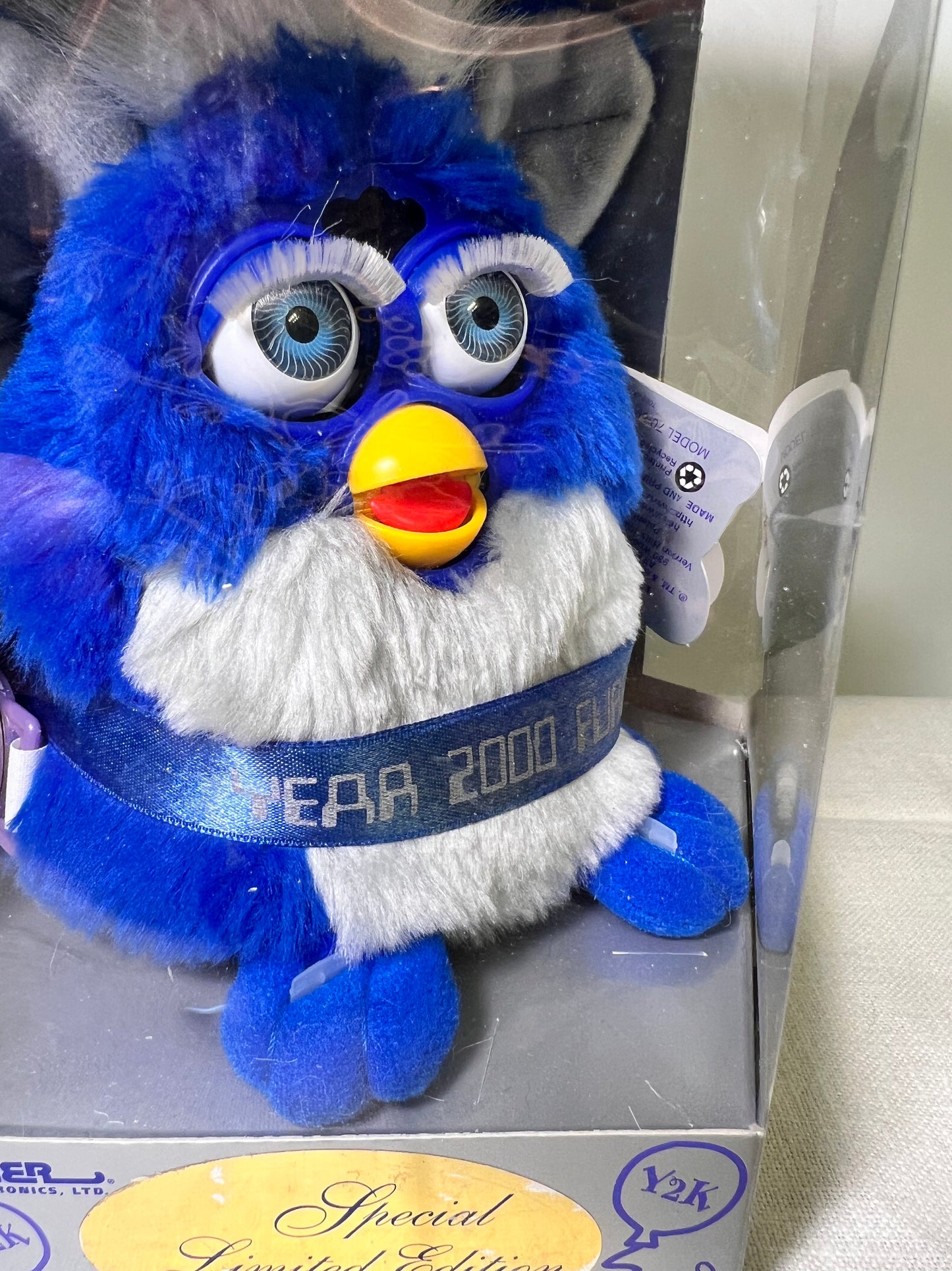 Furby- Tiger Electronics-Y2K-Special Edition-1999-Blue with Blue Eyes- NIB