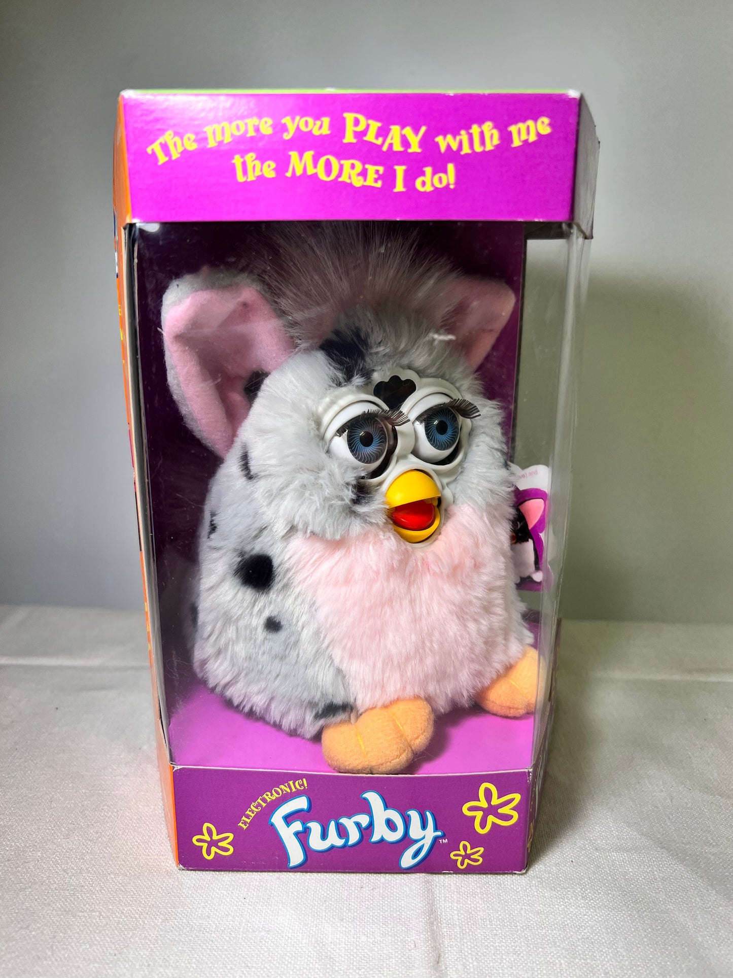 Furby-Tiger Electronics- Gray Spotted, Pink belly and blue eyes- model 70-800-NIB-1998