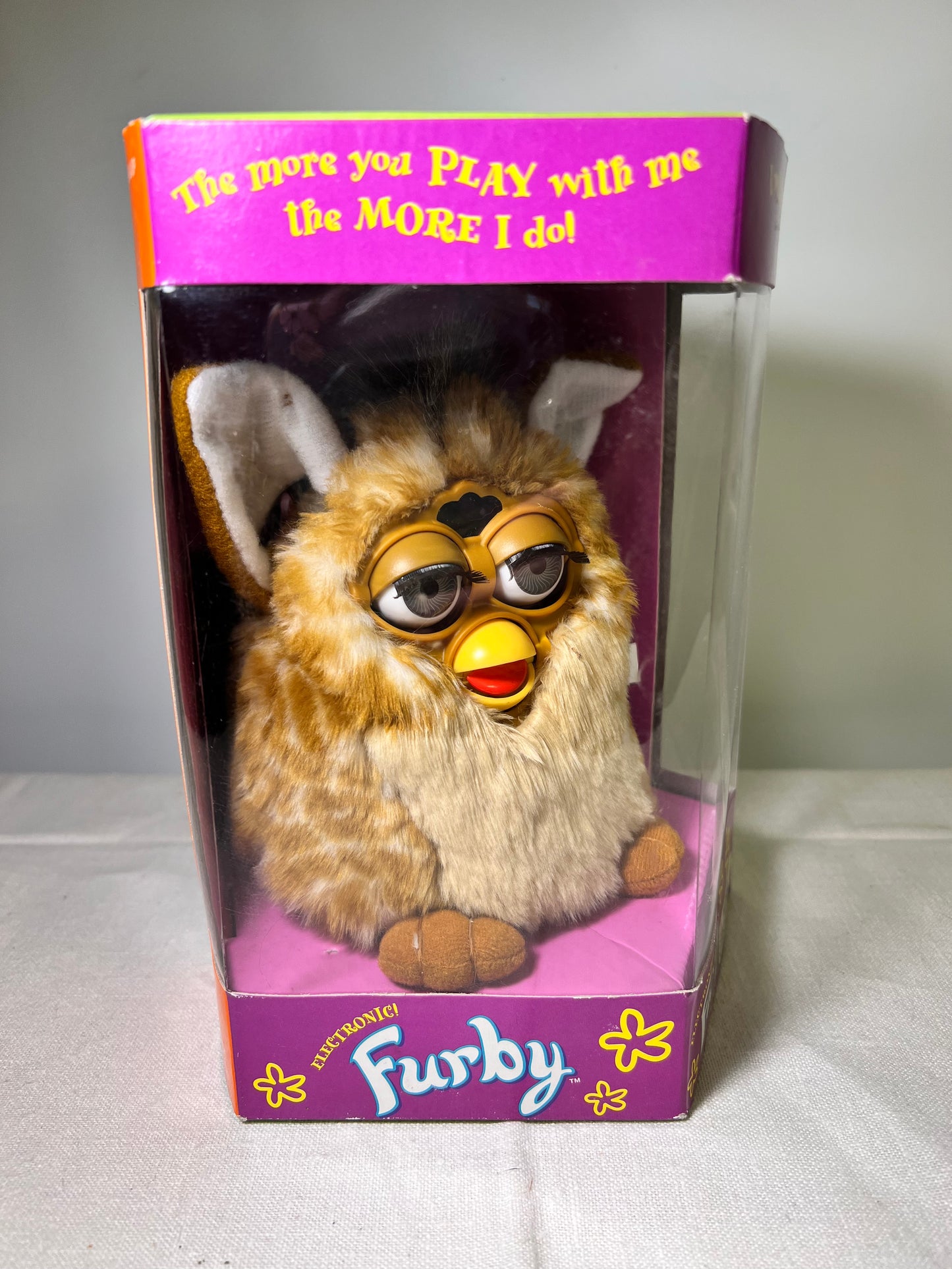 Furby- Tiger Electronics- Giraffe with blue eyes-model 70-800- NIB -1998