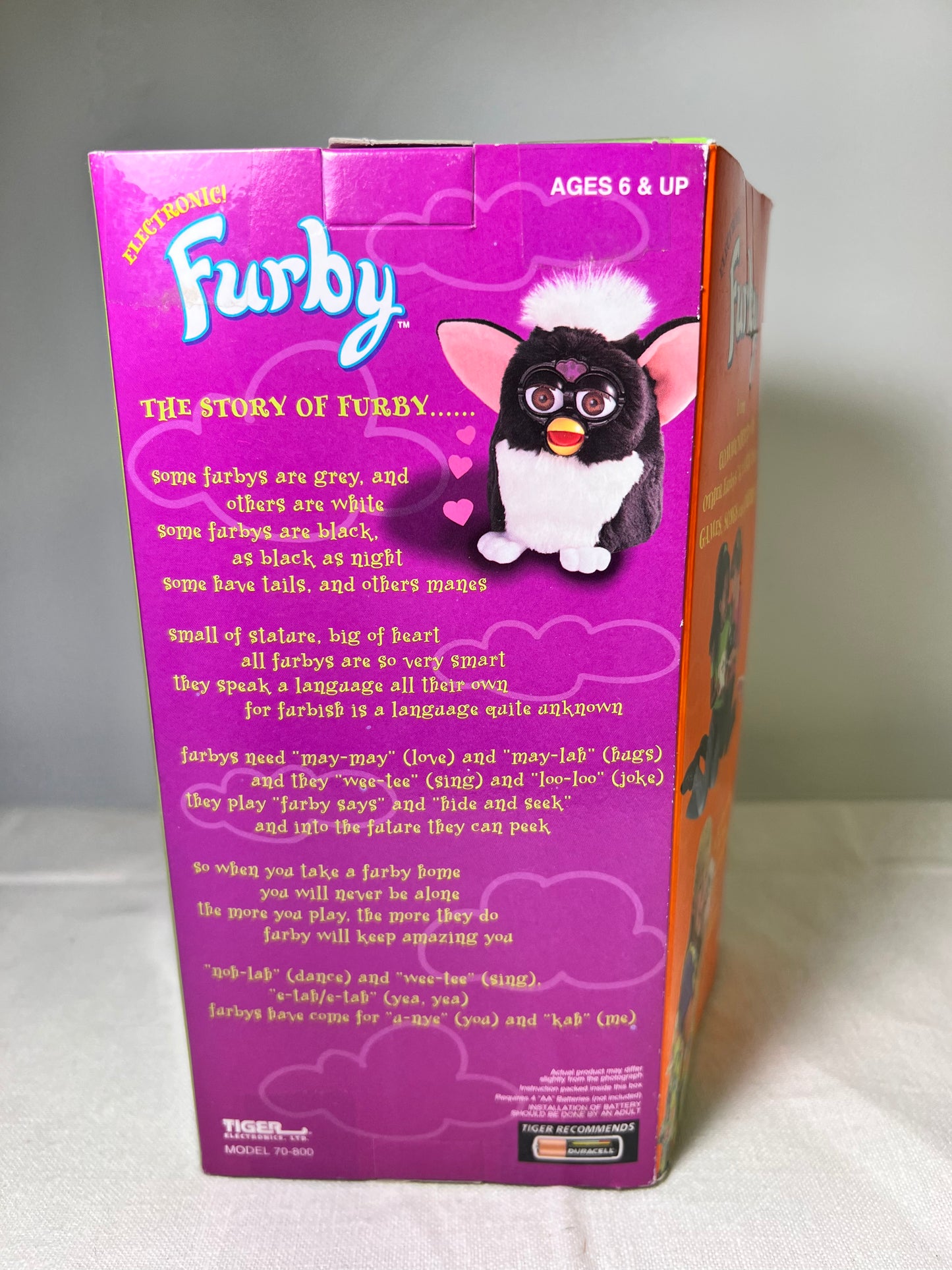 Furby- Tiger Electronics- Giraffe with blue eyes-model 70-800- NIB -1998