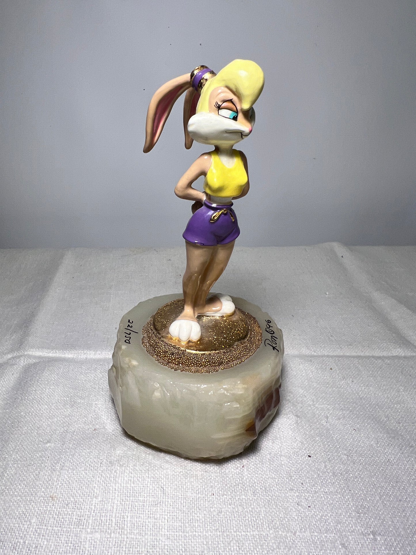 Ron Lee- Lola Bunny-6” statue-1996-signed and numbered 22/750-looney Tunes – Warner Brothers – Stone base ￼