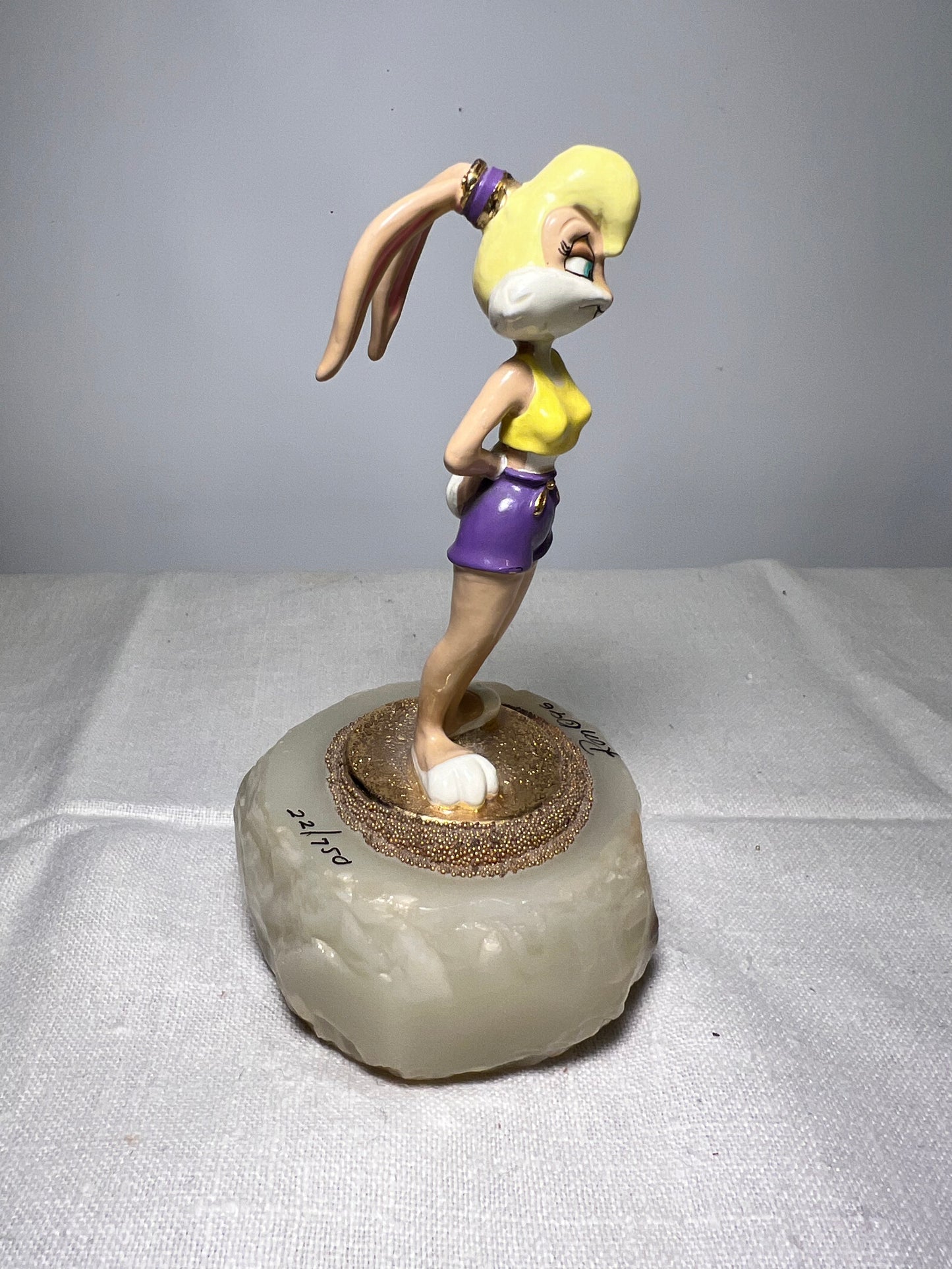 Ron Lee- Lola Bunny-6” statue-1996-signed and numbered 22/750-looney Tunes – Warner Brothers – Stone base ￼