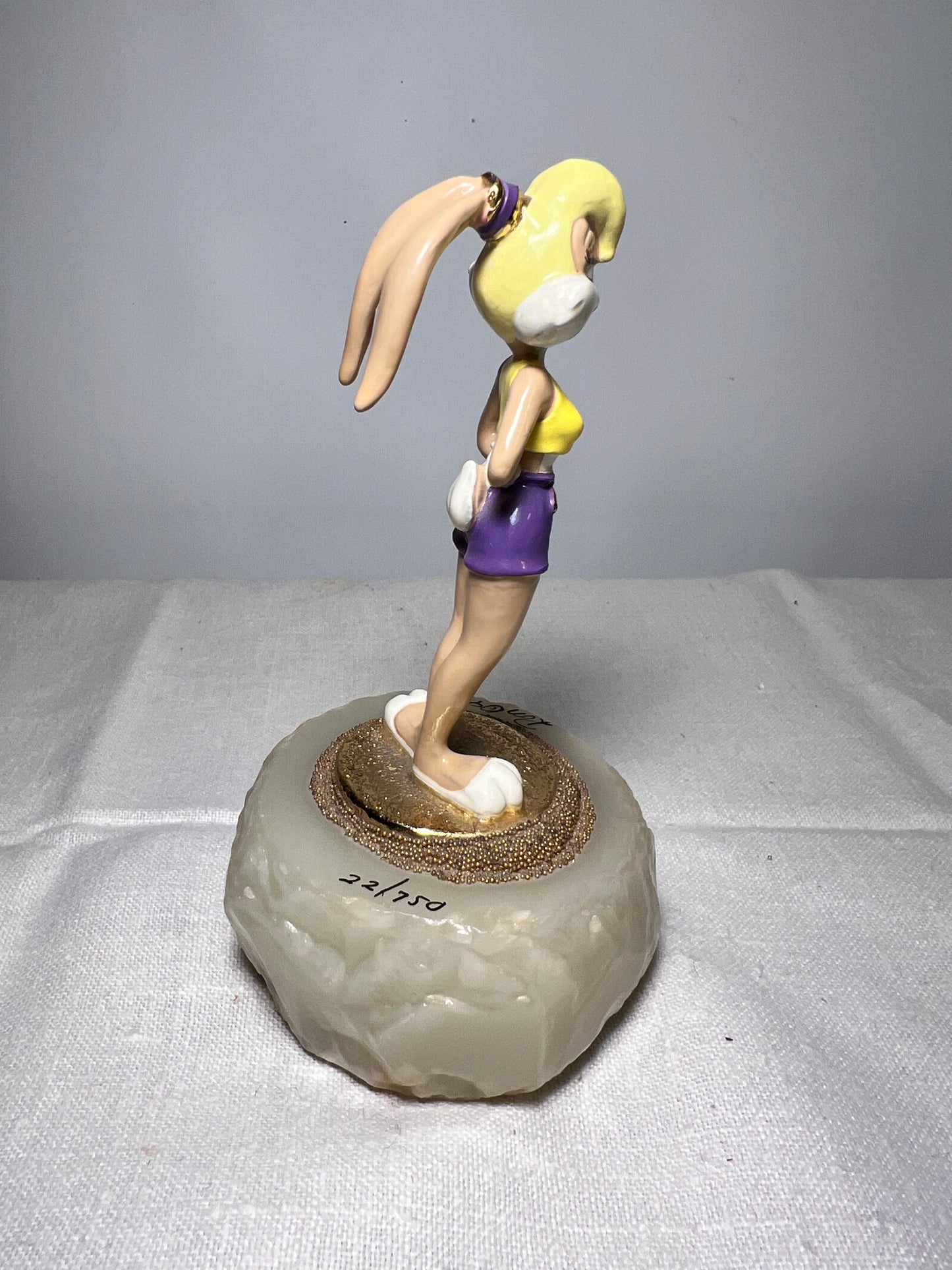 Ron Lee- Lola Bunny-6” statue-1996-signed and numbered 22/750-looney Tunes – Warner Brothers – Stone base ￼