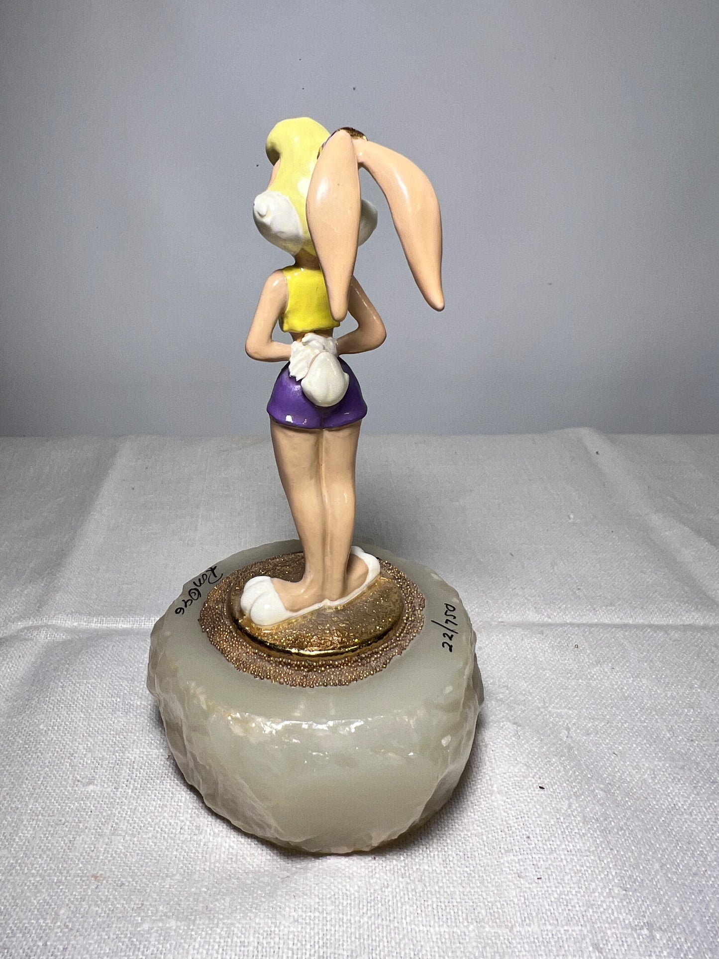 Ron Lee- Lola Bunny-6” statue-1996-signed and numbered 22/750-looney Tunes – Warner Brothers – Stone base ￼