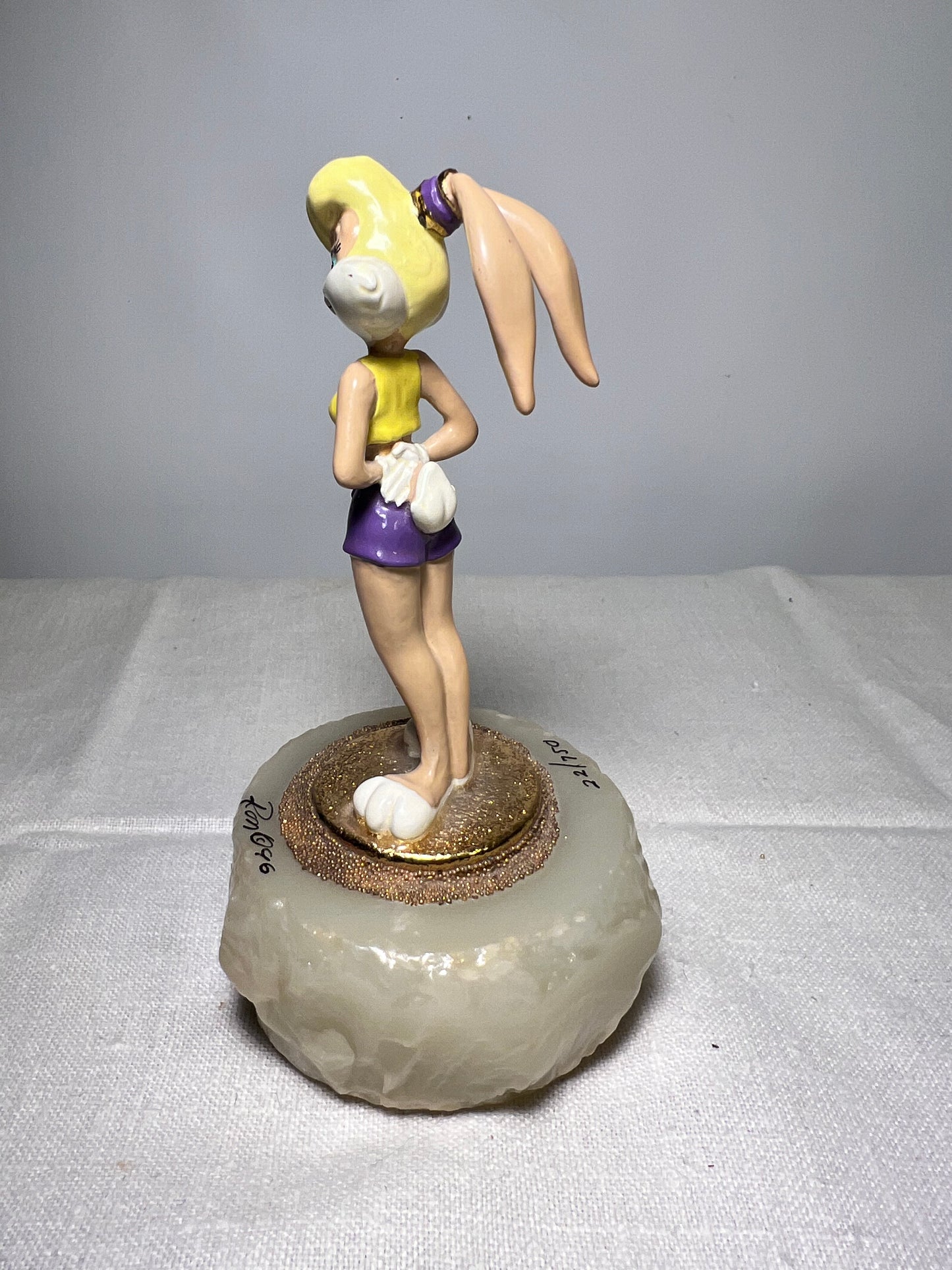 Ron Lee- Lola Bunny-6” statue-1996-signed and numbered 22/750-looney Tunes – Warner Brothers – Stone base ￼