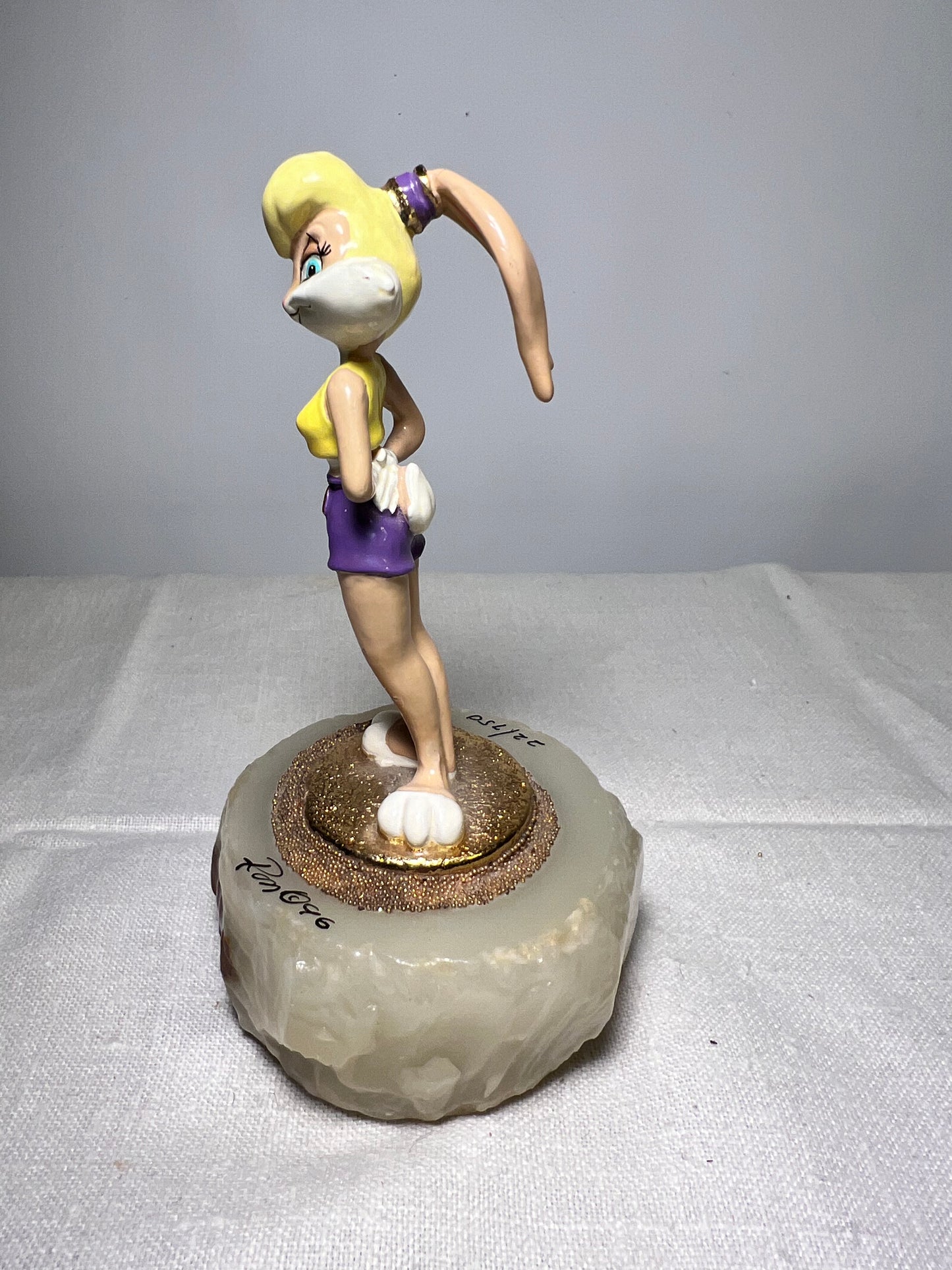 Ron Lee- Lola Bunny-6” statue-1996-signed and numbered 22/750-looney Tunes – Warner Brothers – Stone base ￼