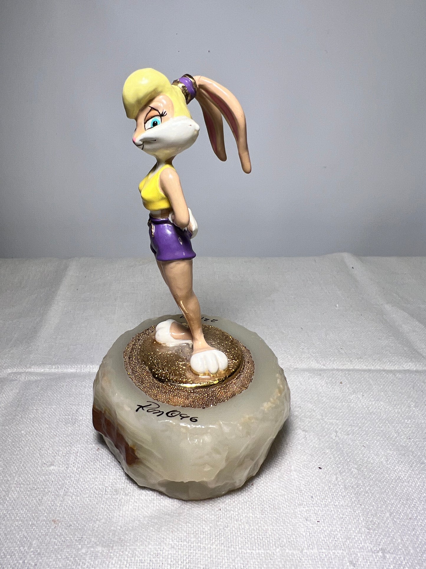 Ron Lee- Lola Bunny-6” statue-1996-signed and numbered 22/750-looney Tunes – Warner Brothers – Stone base ￼