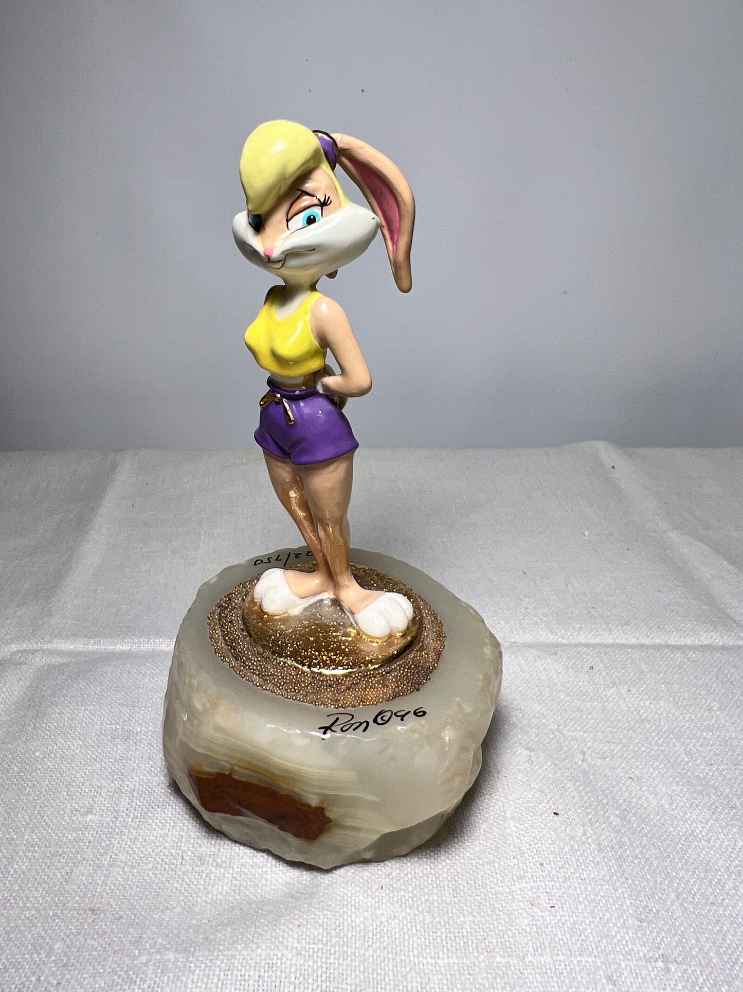 Ron Lee- Lola Bunny-6” statue-1996-signed and numbered 22/750-looney Tunes – Warner Brothers – Stone base ￼