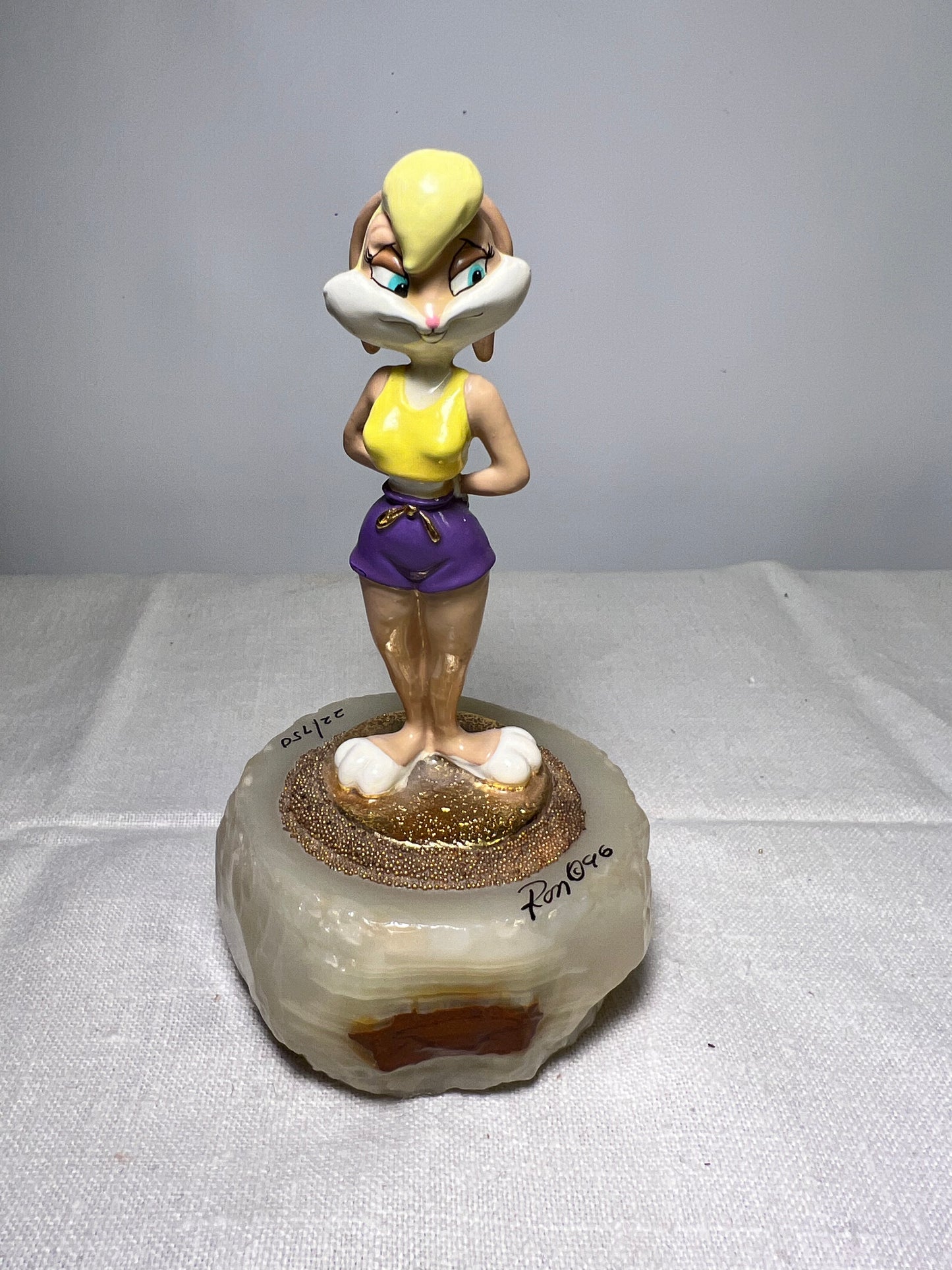 Ron Lee- Lola Bunny-6” statue-1996-signed and numbered 22/750-looney Tunes – Warner Brothers – Stone base ￼