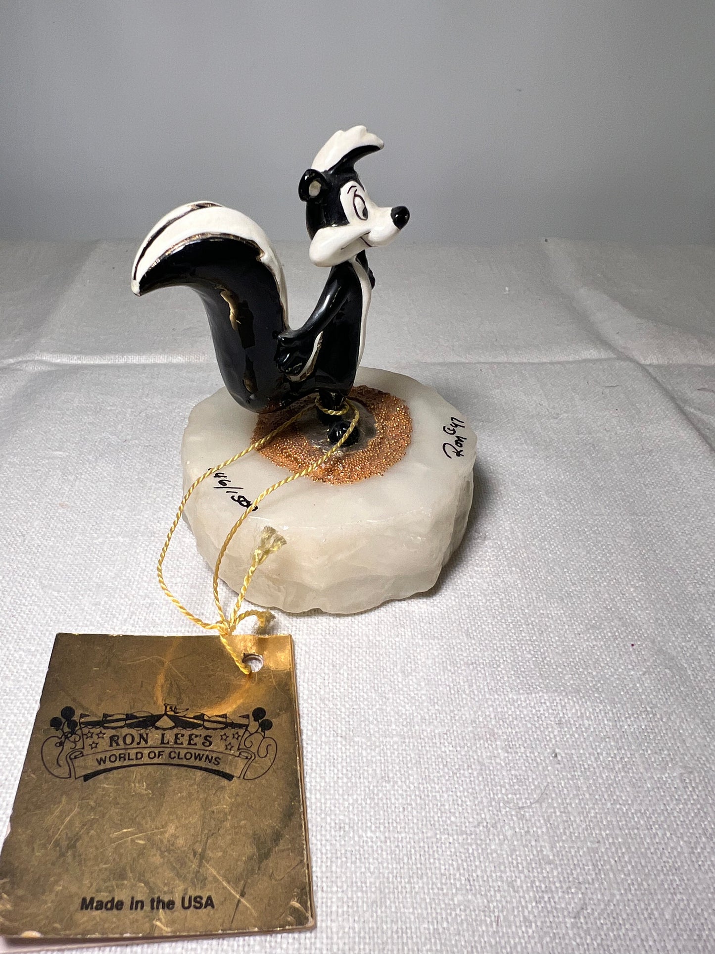 Ron Lee - Pepe Le Pew - 4” statue- signed & numbered 146/1500- 1997- Looney Tunes- Warner Brothers - stone base