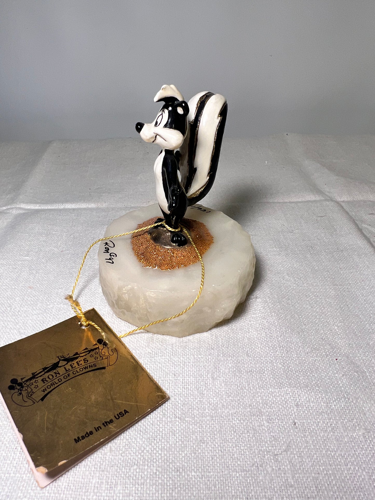 Ron Lee - Pepe Le Pew - 4” statue- signed & numbered 146/1500- 1997- Looney Tunes- Warner Brothers - stone base