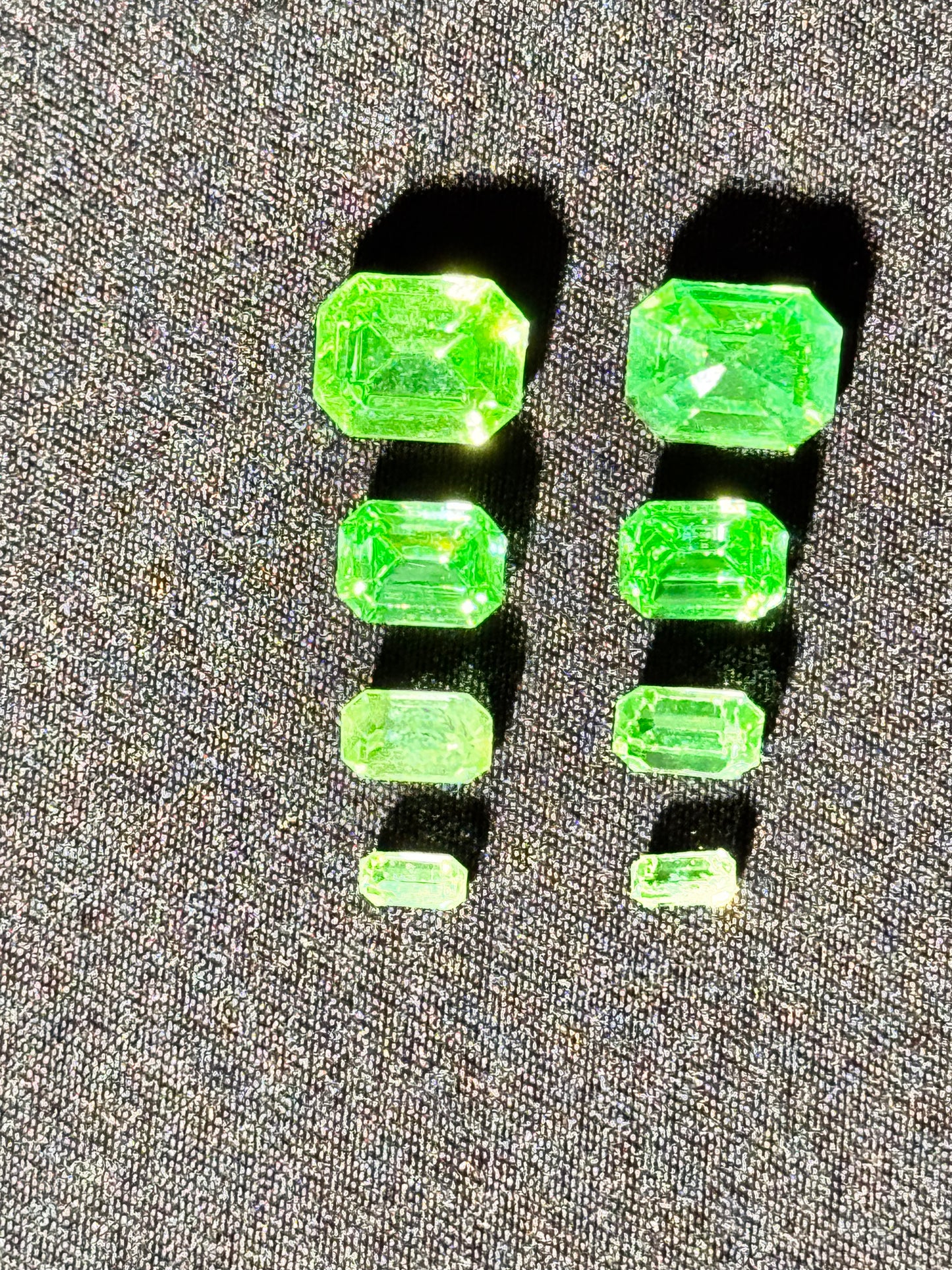 Uranium- Gemstones - 8 pieces- octagon shape -green - foiled back
