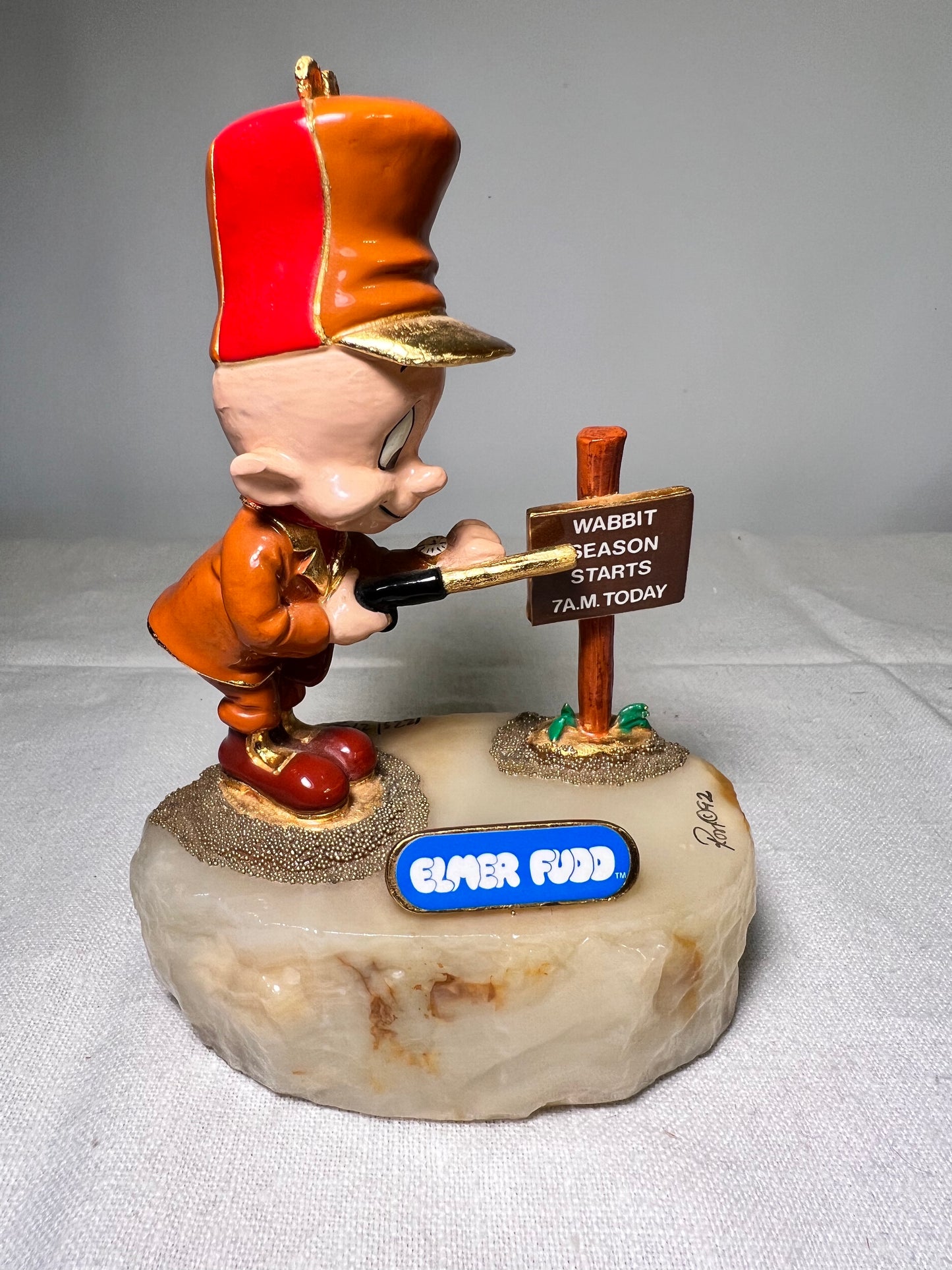 Ron Lee- Elmer Fudd -6” statue-Wabbit Season Starts 7am today-Looney Tune- Warner Brothers- Stone base