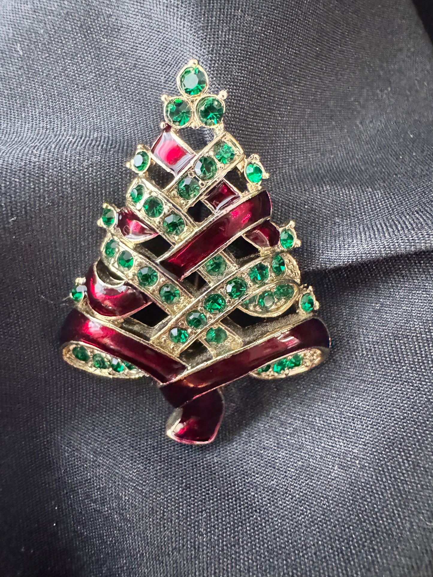 Vintage Christmas Tree Brooch with Green Rhinestones & Red Ribbon – Gold Tone