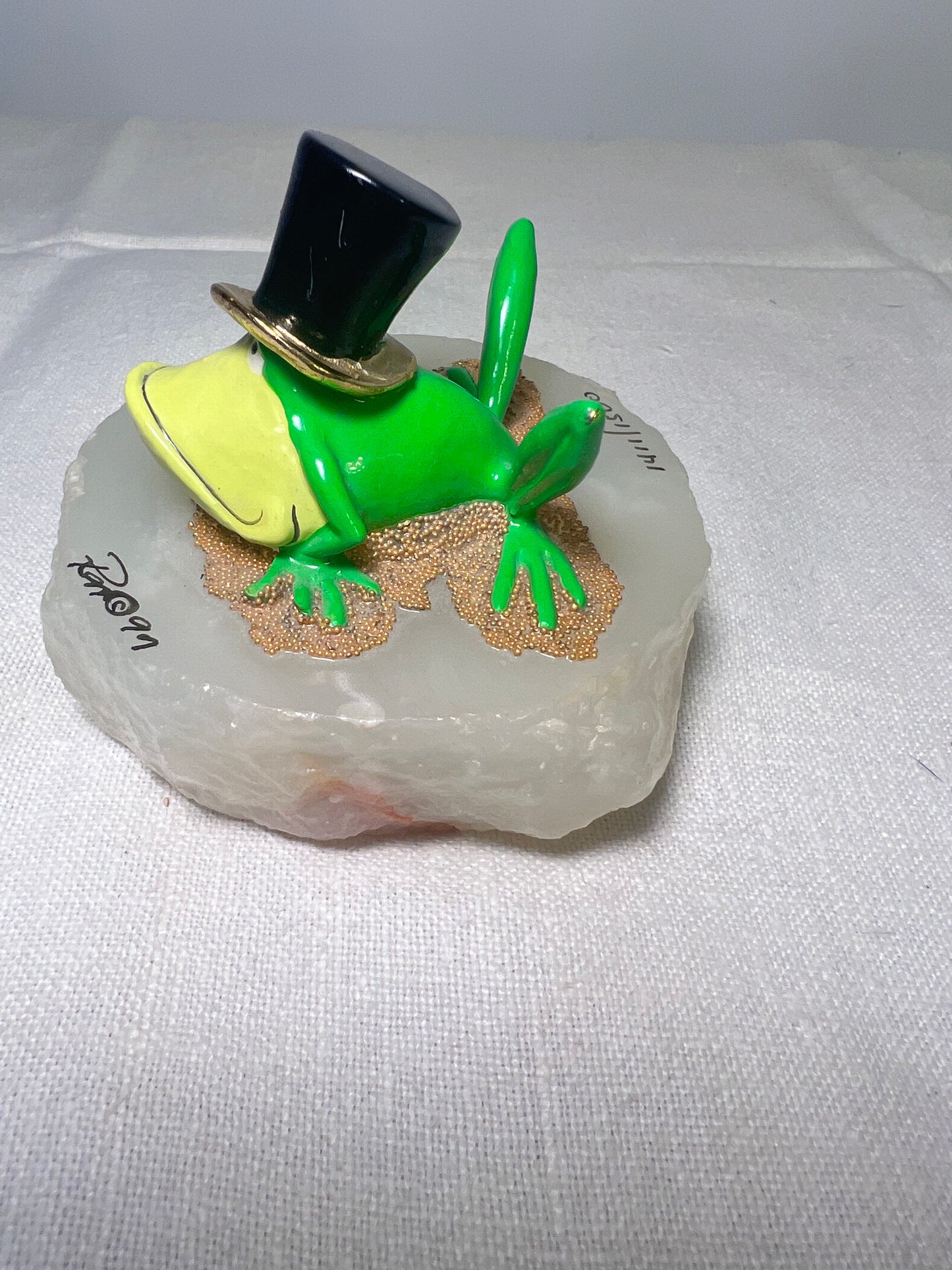 Ron Lee - Michigan J. Frog- Sitting-1997- signed and numbered 1411/1500- Looney Tunes- Warner Brothers- stone base