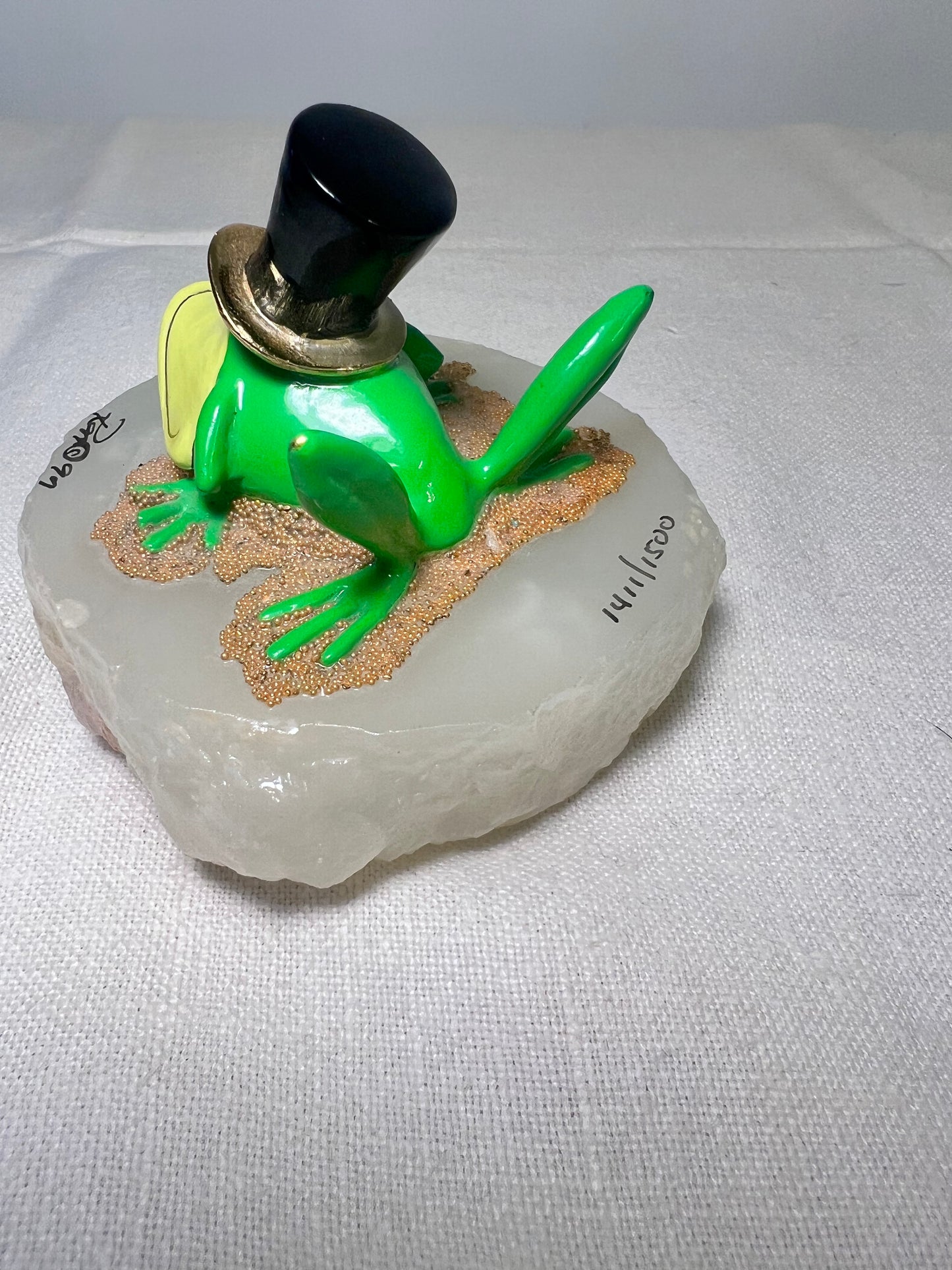 Ron Lee - Michigan J. Frog- Sitting-1997- signed and numbered 1411/1500- Looney Tunes- Warner Brothers- stone base